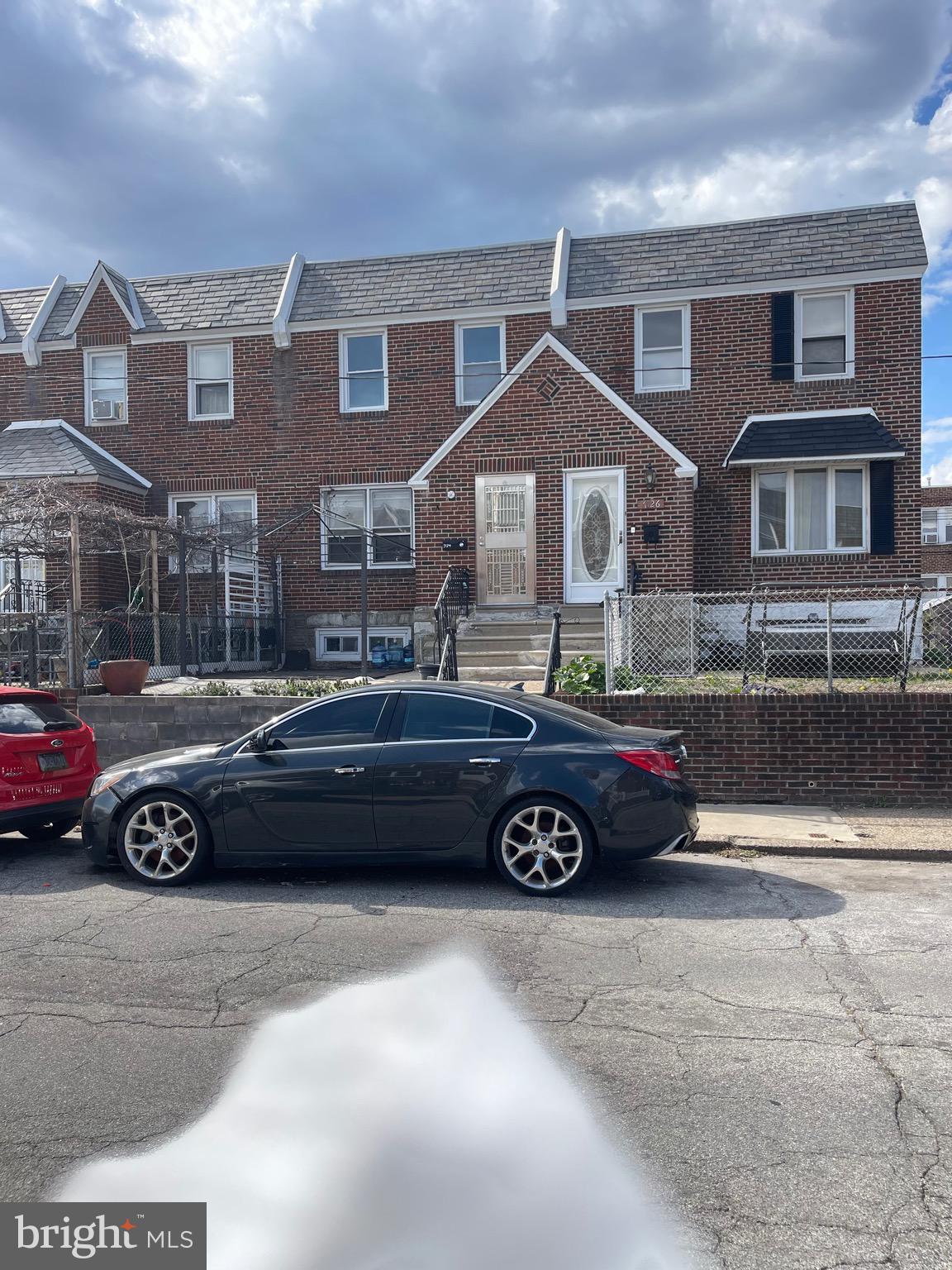 CASTOR GARDENS - Residential Lease