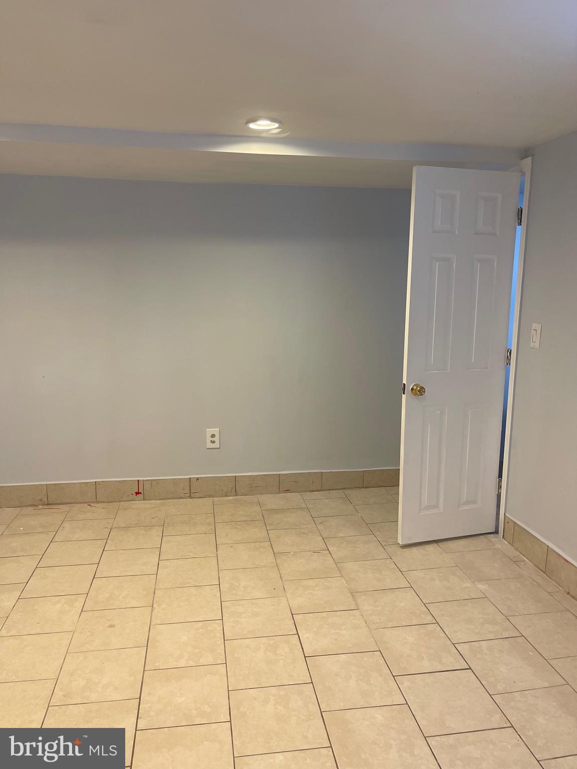 CASTOR GARDENS - Residential Lease