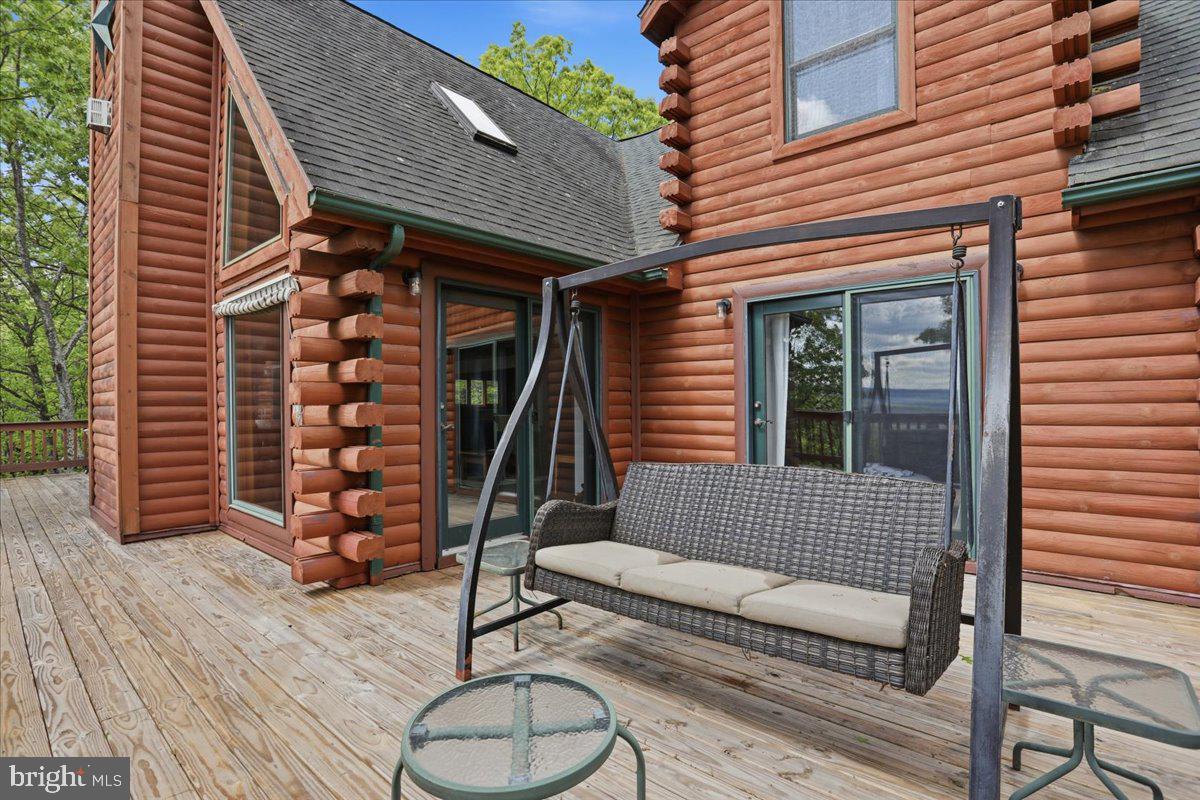 1052 PARKSIDE DRIVE