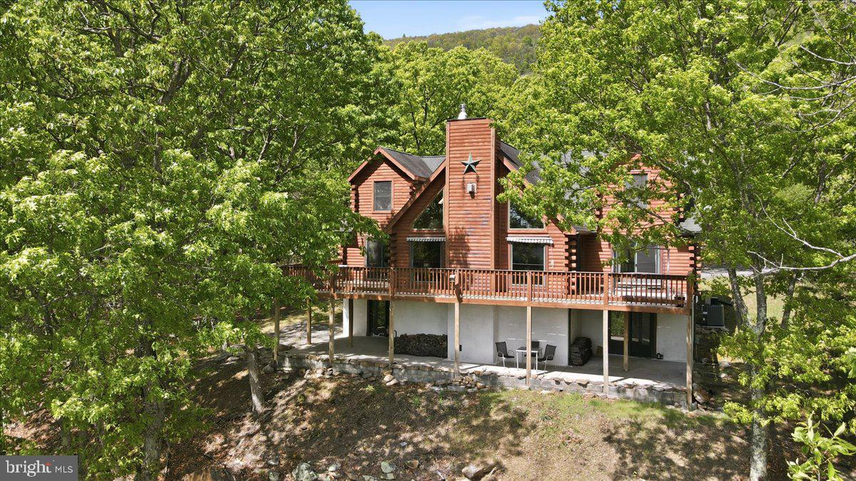 1052 PARKSIDE DRIVE