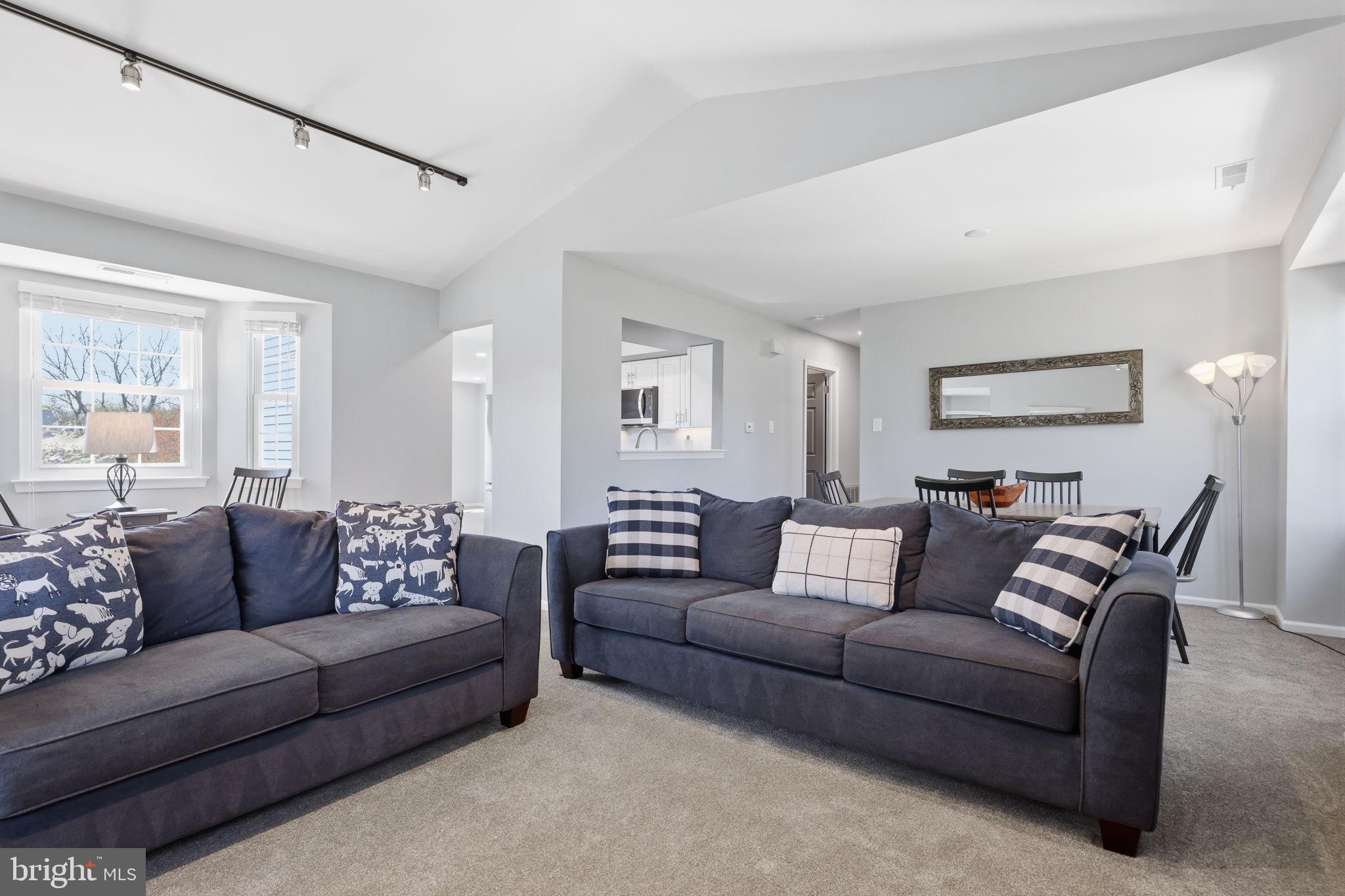 ROSE HOLLOW - Residential