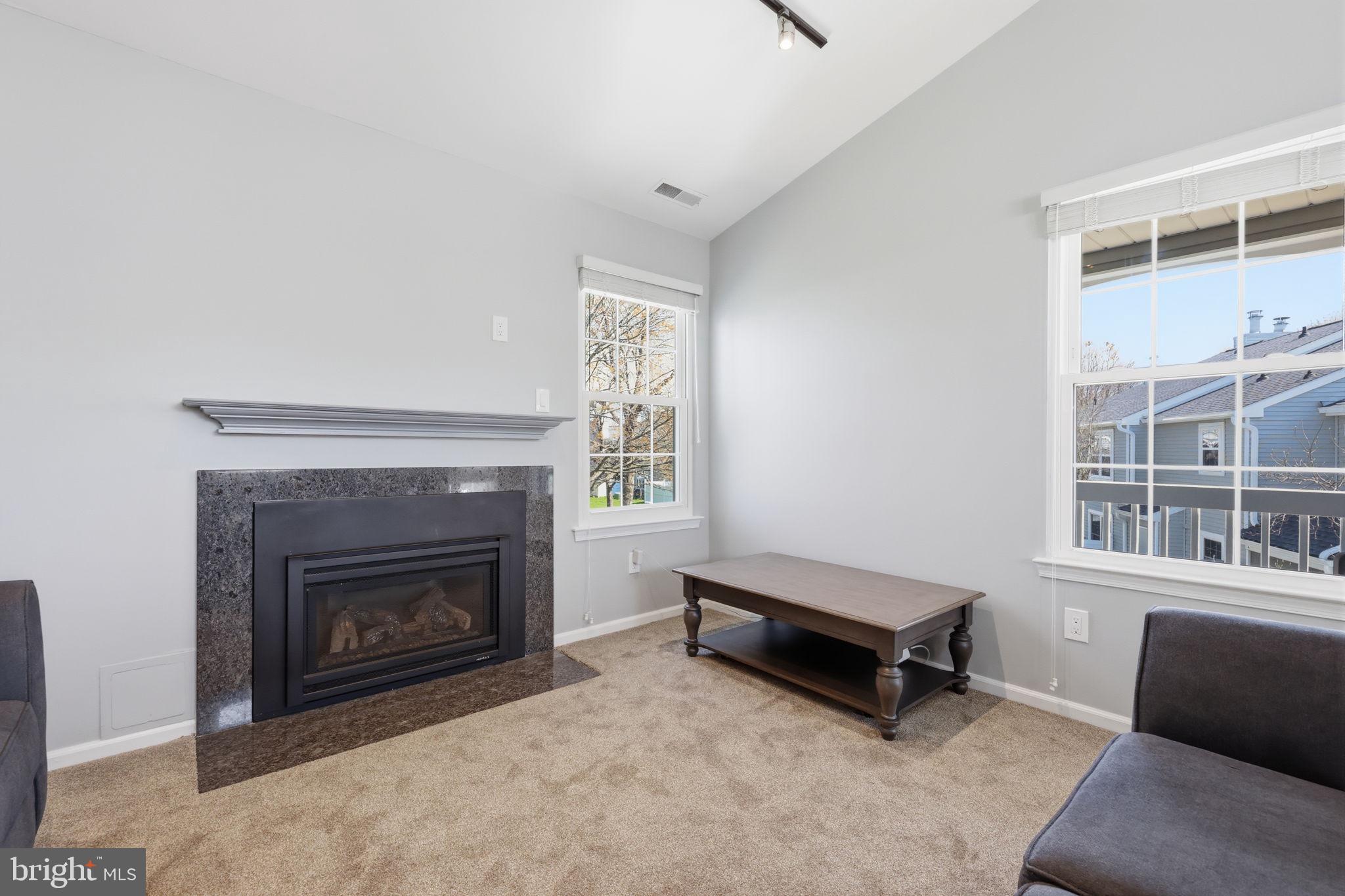 ROSE HOLLOW - Residential