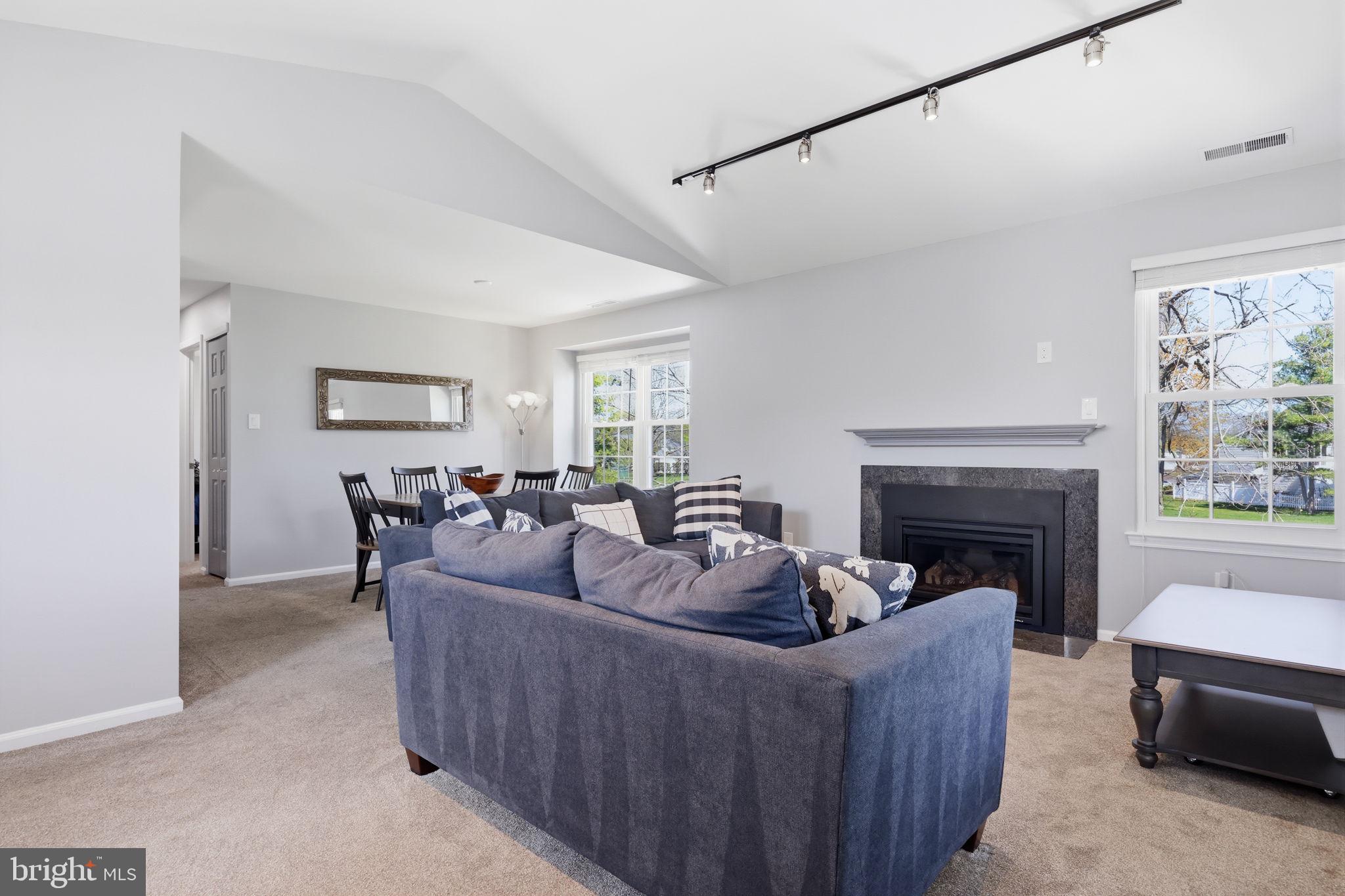 ROSE HOLLOW - Residential