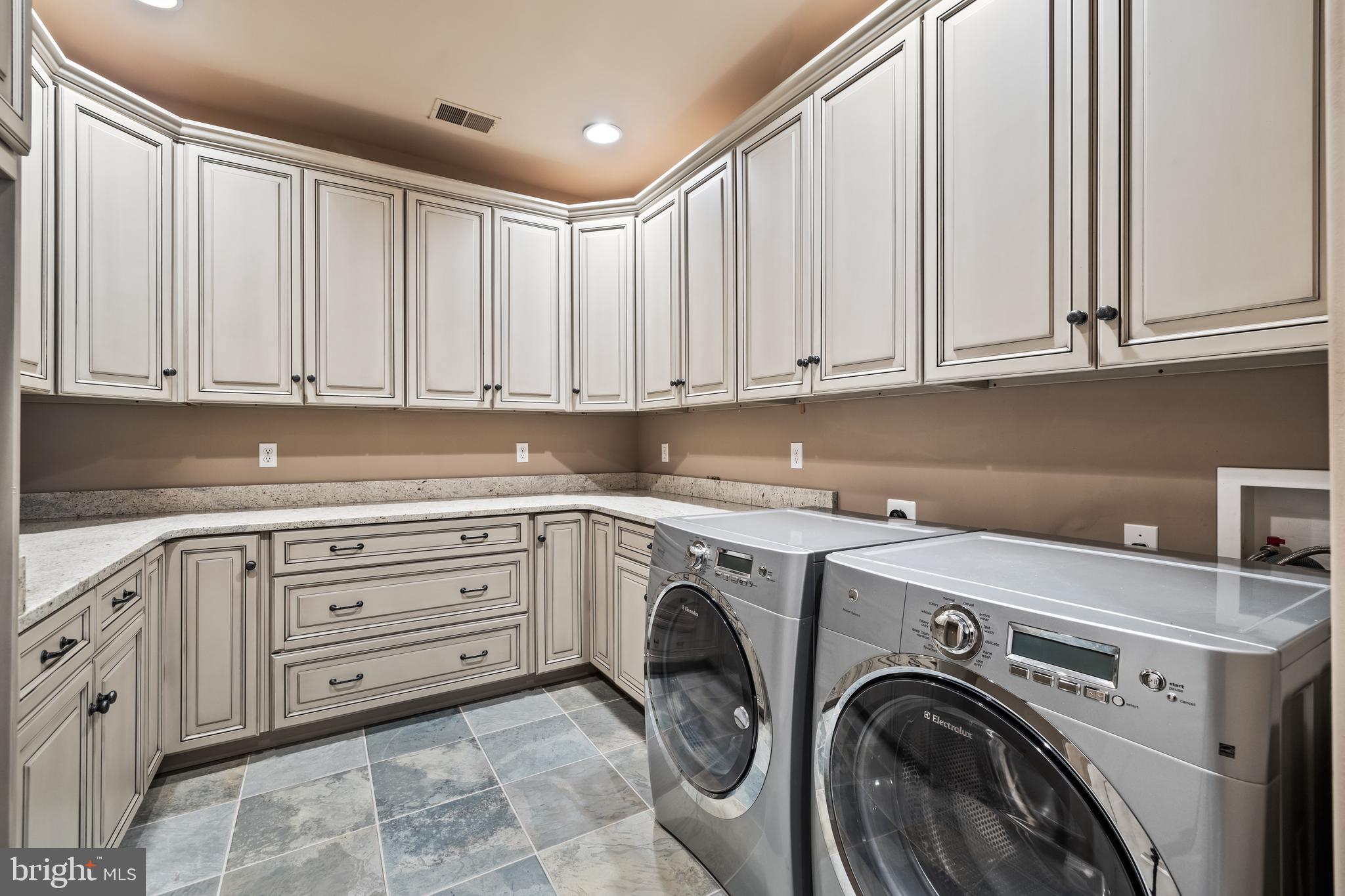 FALLSBOURNE - Residential