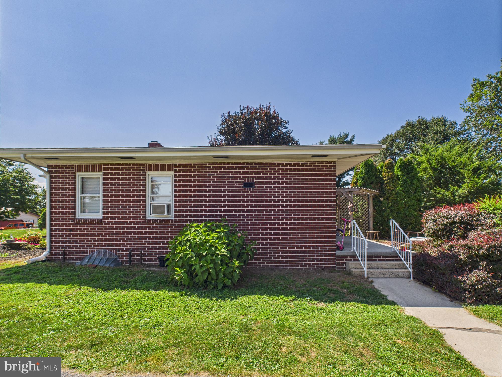 27 E HILL STREET