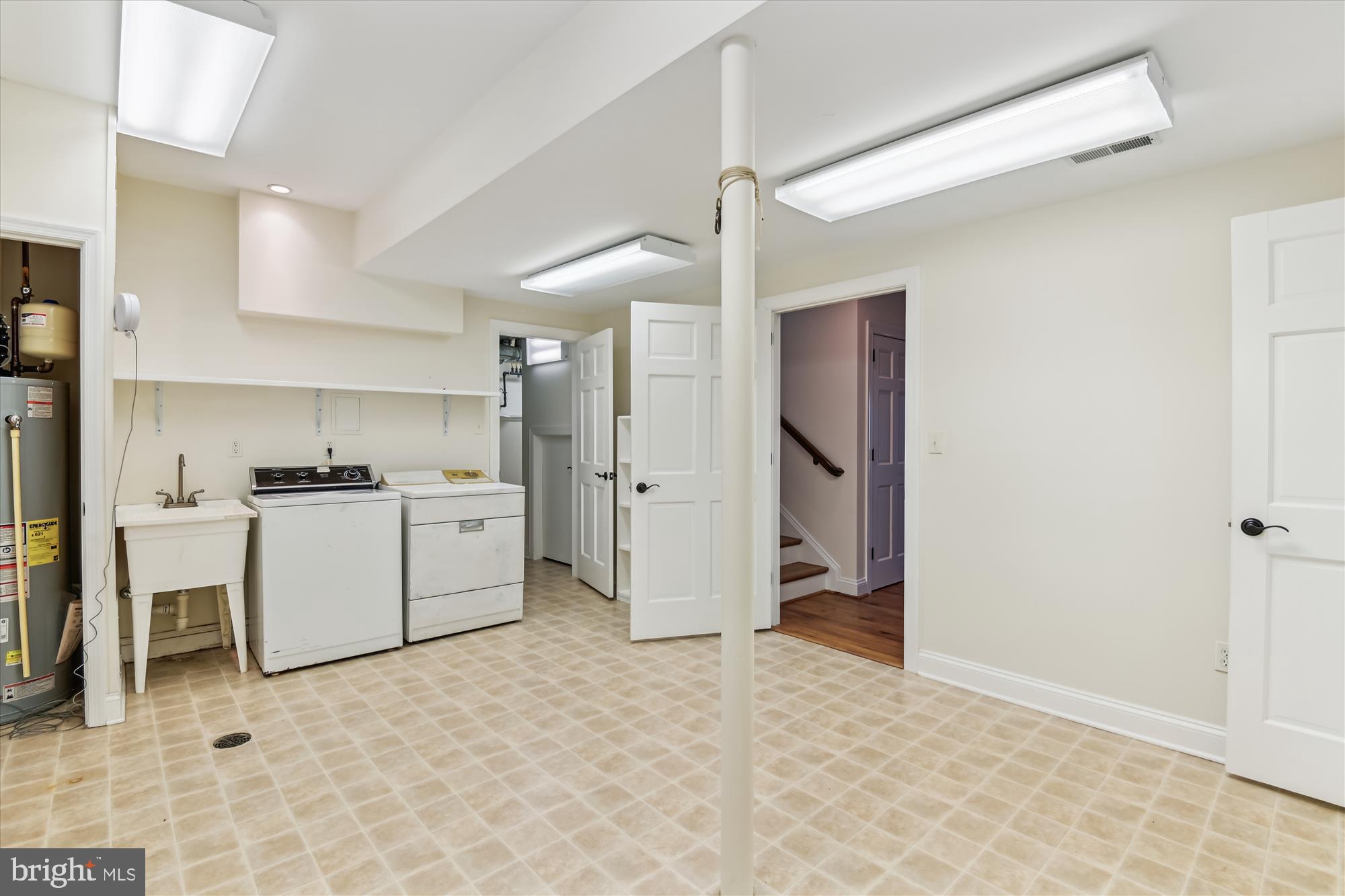 SHERWOOD FOREST - Residential