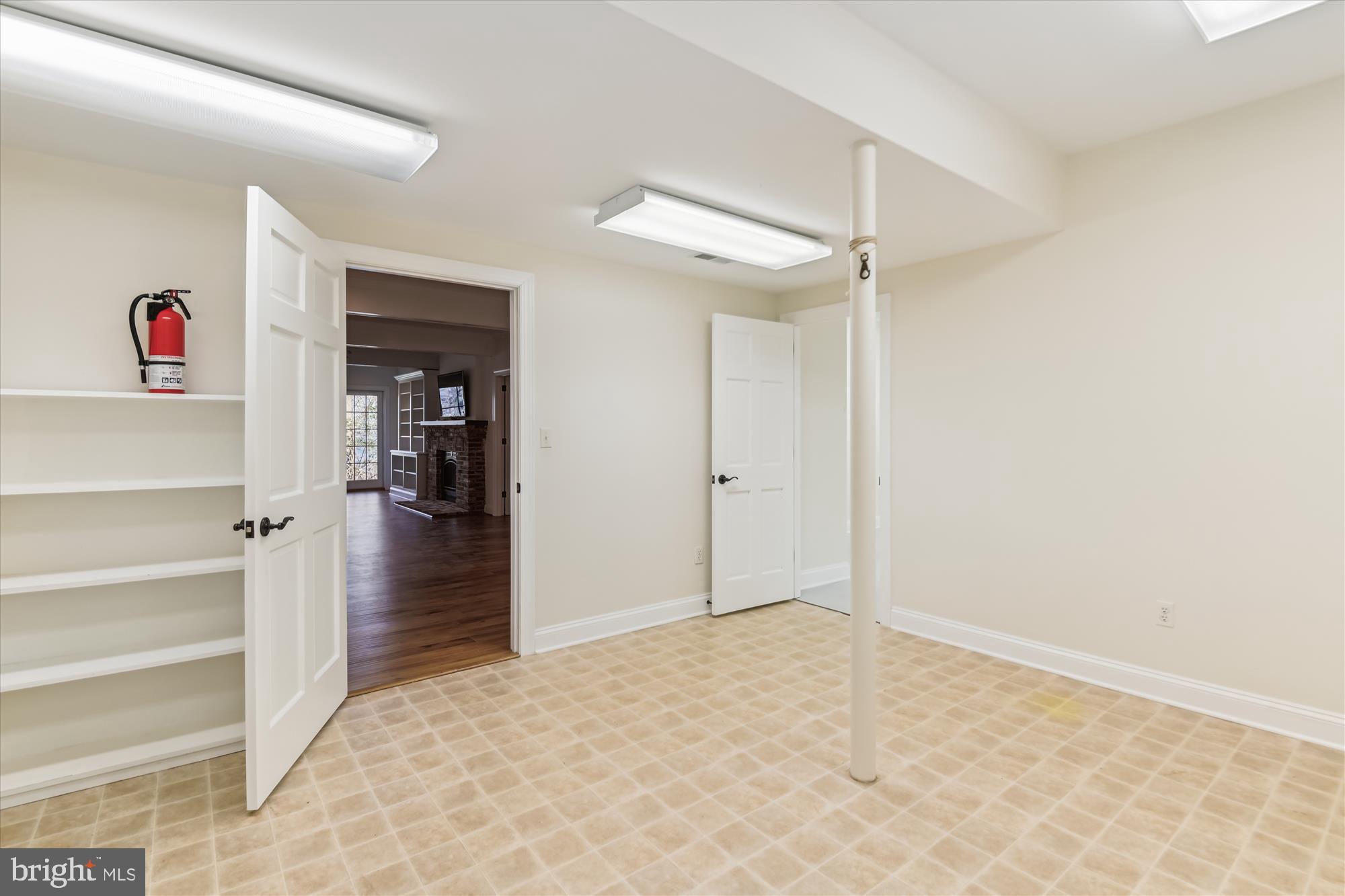 SHERWOOD FOREST - Residential