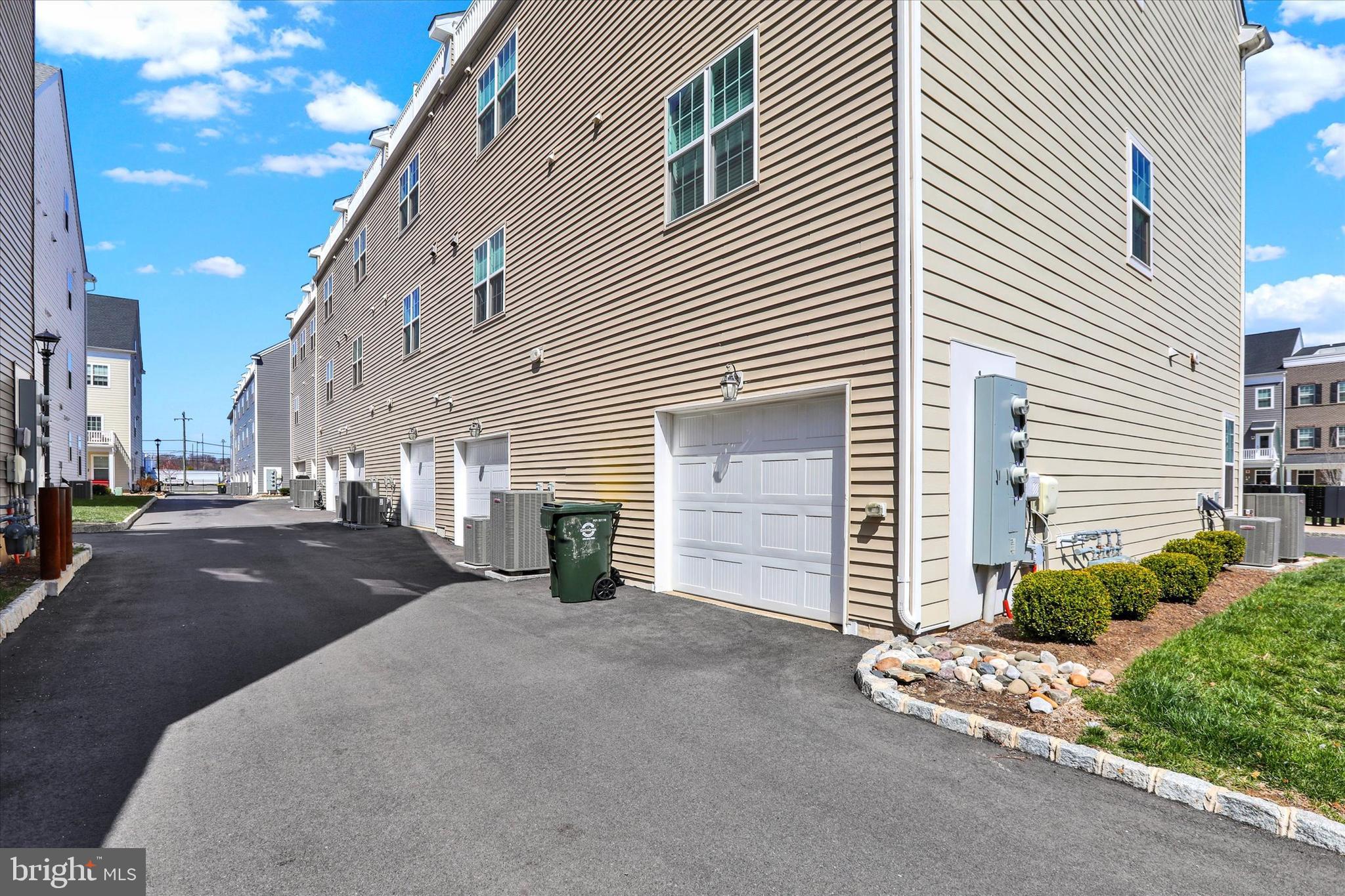 WATERSIDE - Residential