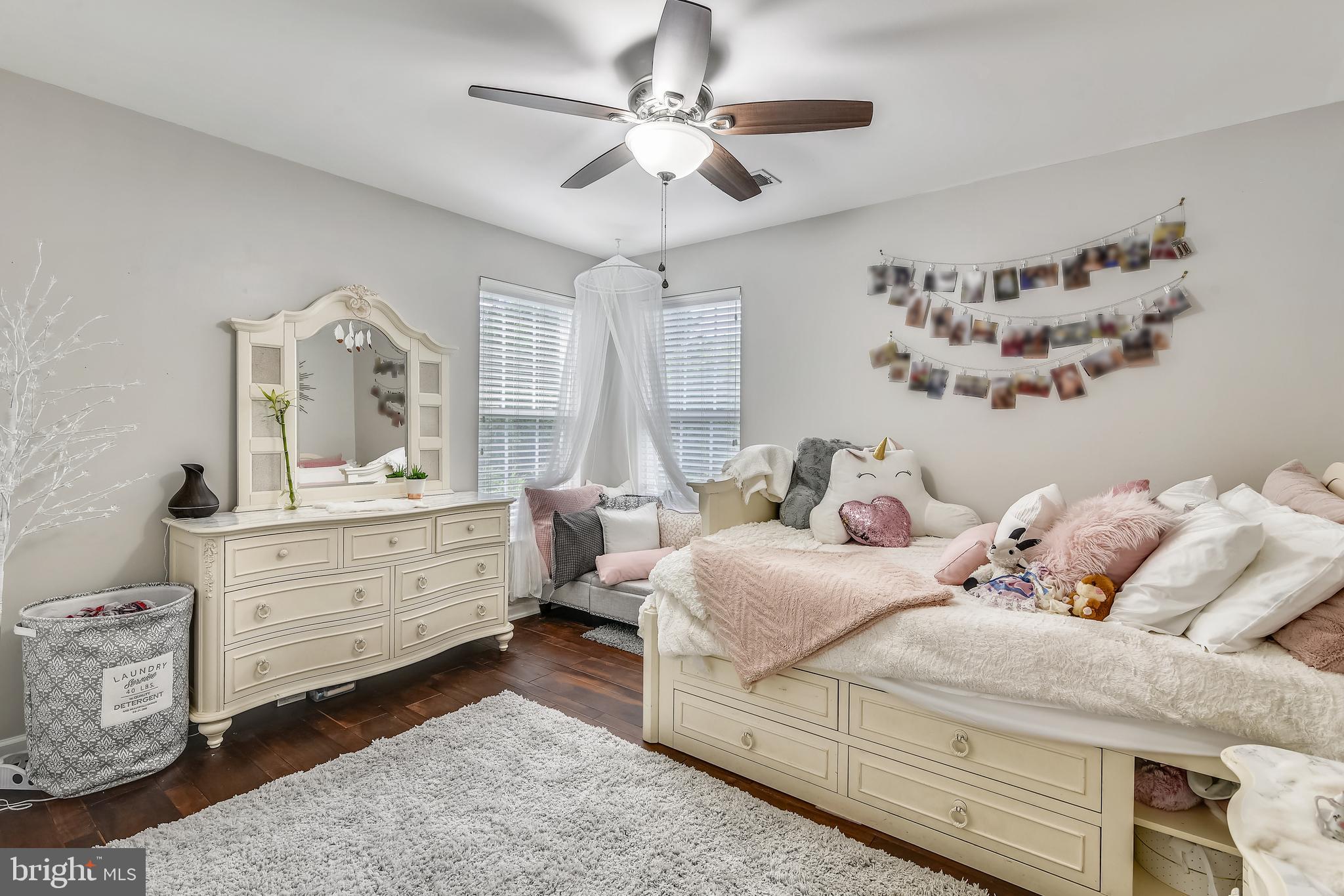 FOX HOLLOW - Residential