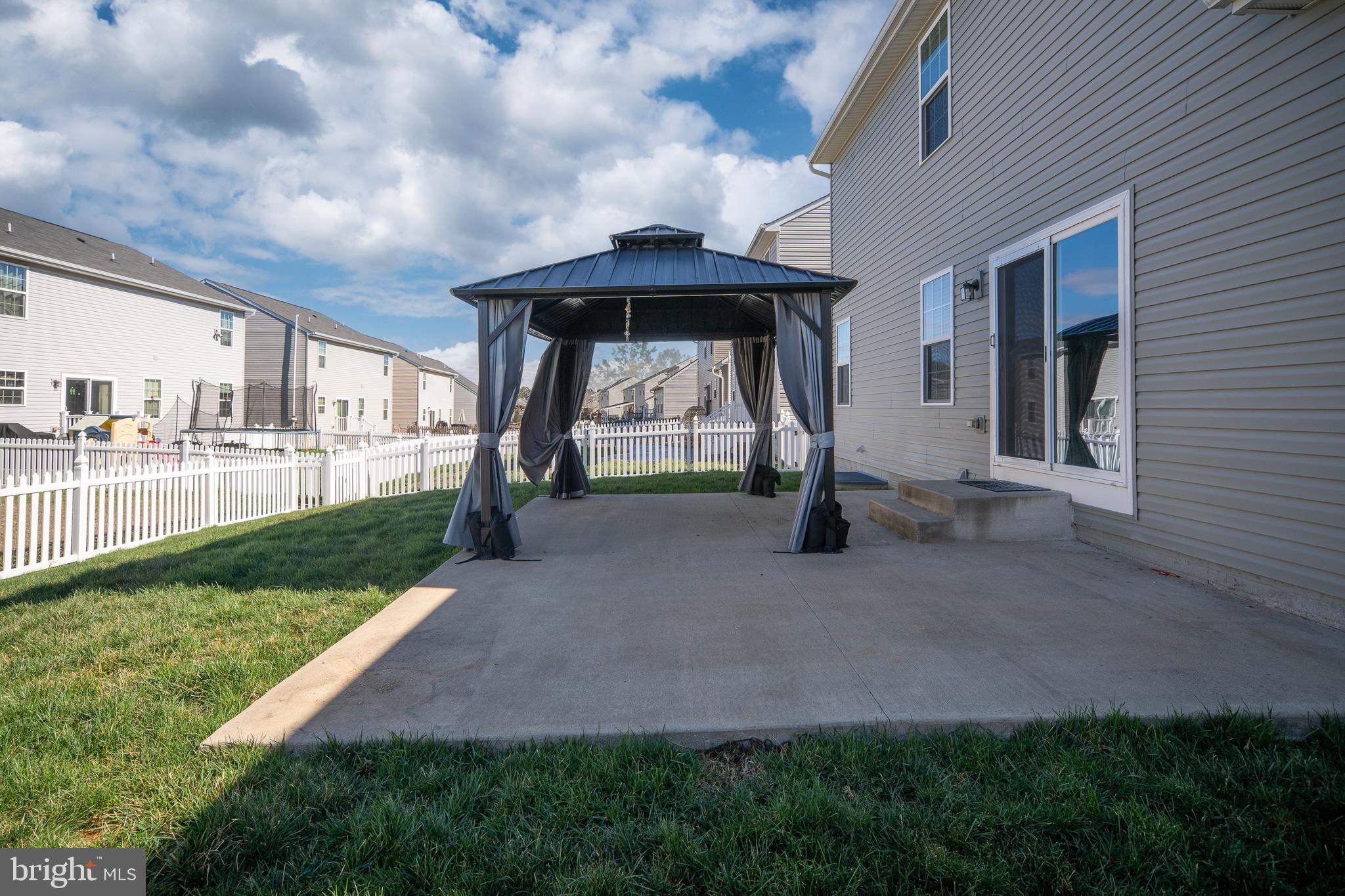 LEE'S PARKE - Residential