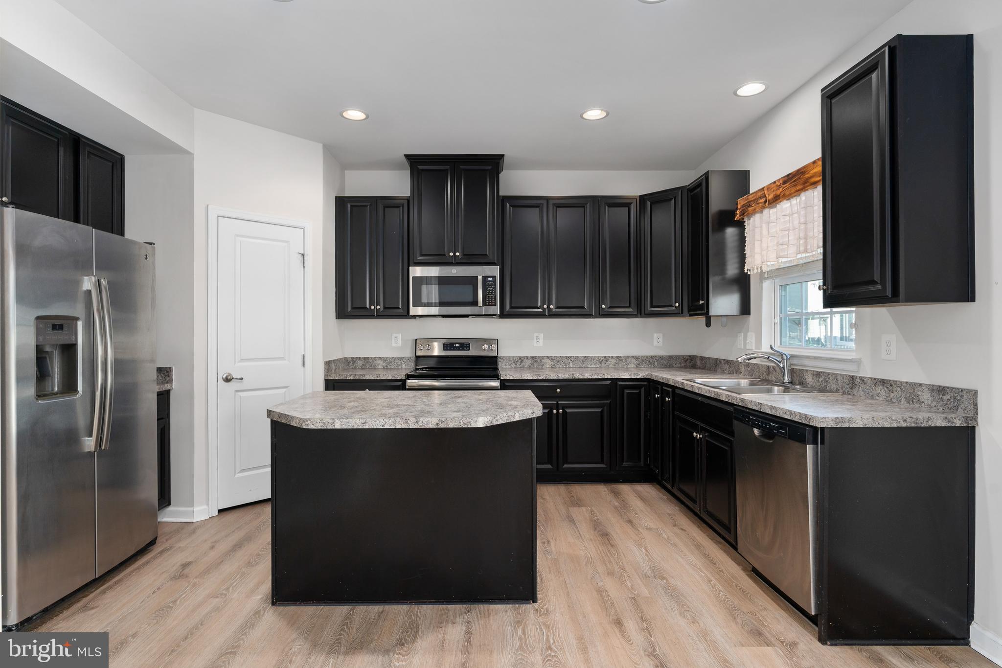 LEE'S PARKE - Residential