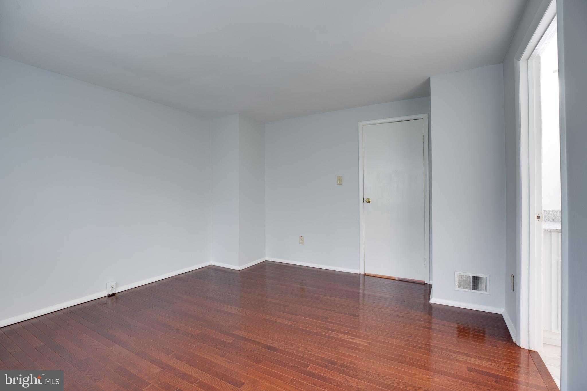 COURTS OF TYSONS - Residential