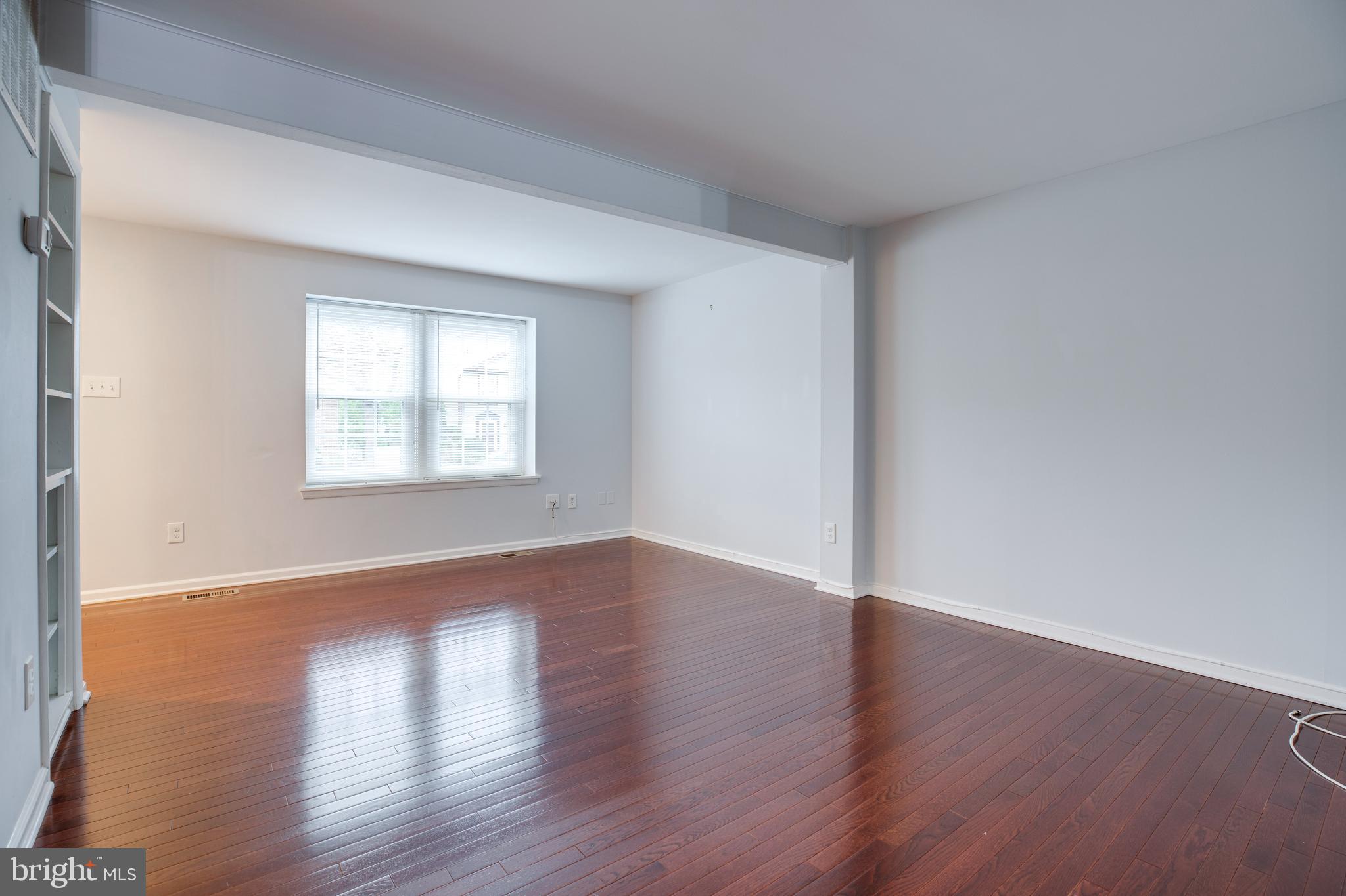 COURTS OF TYSONS - Residential