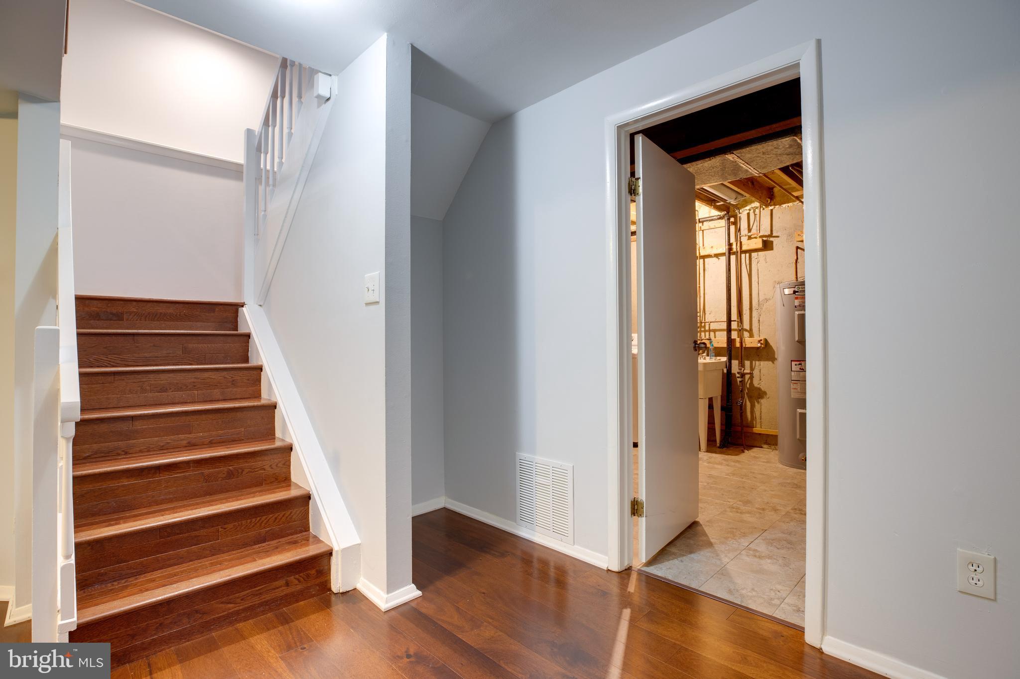 COURTS OF TYSONS - Residential