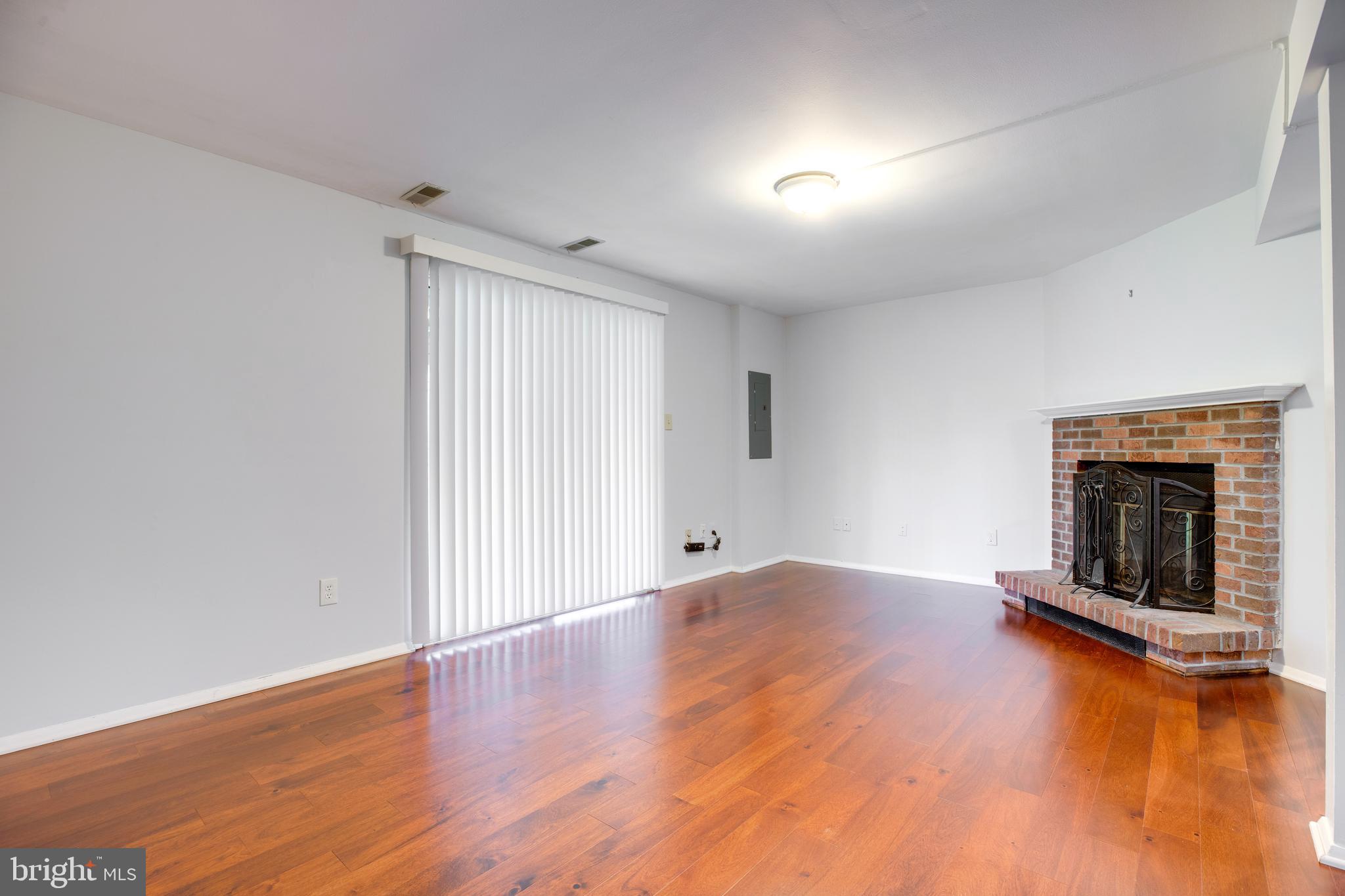 COURTS OF TYSONS - Residential