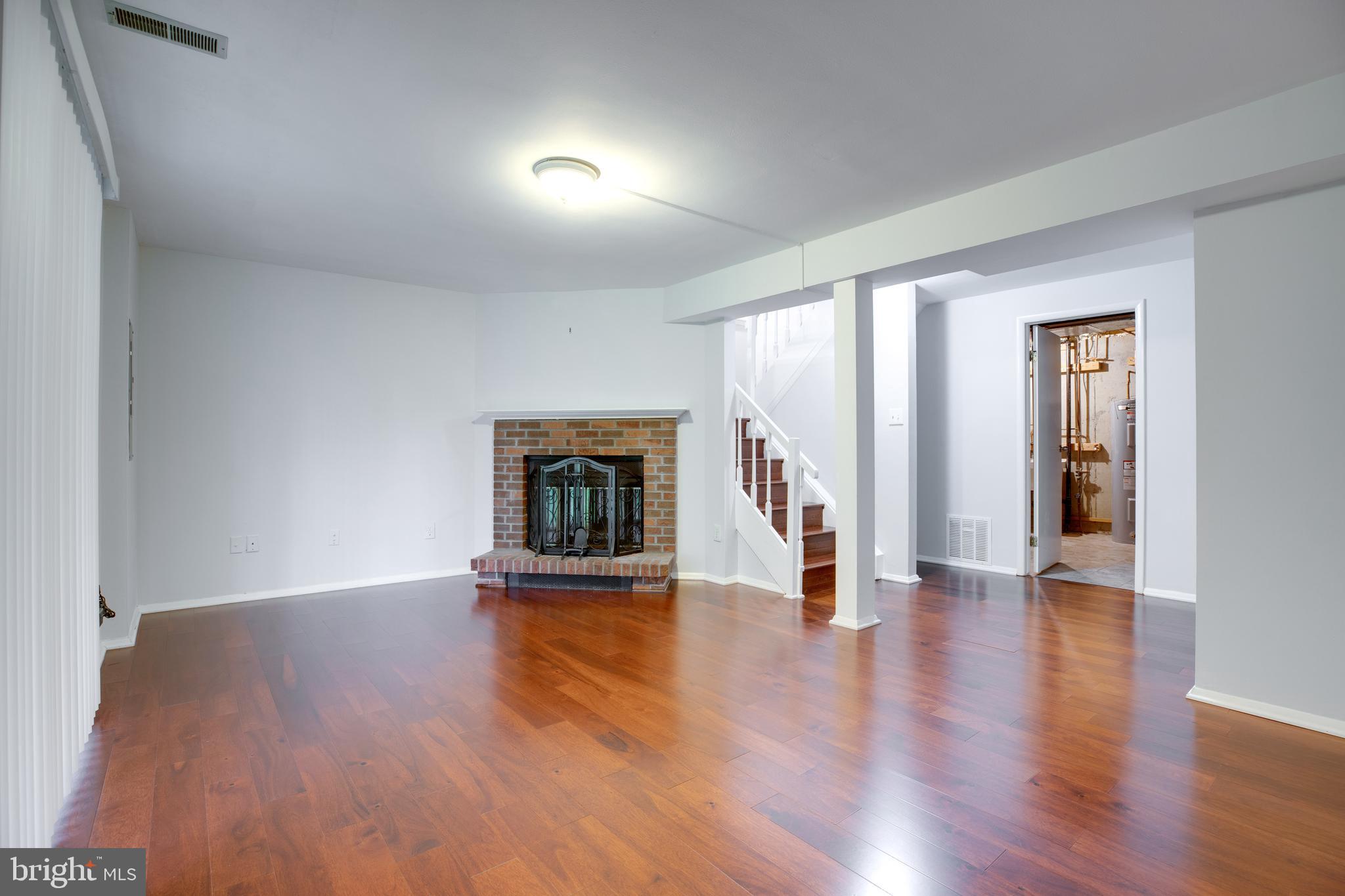 COURTS OF TYSONS - Residential