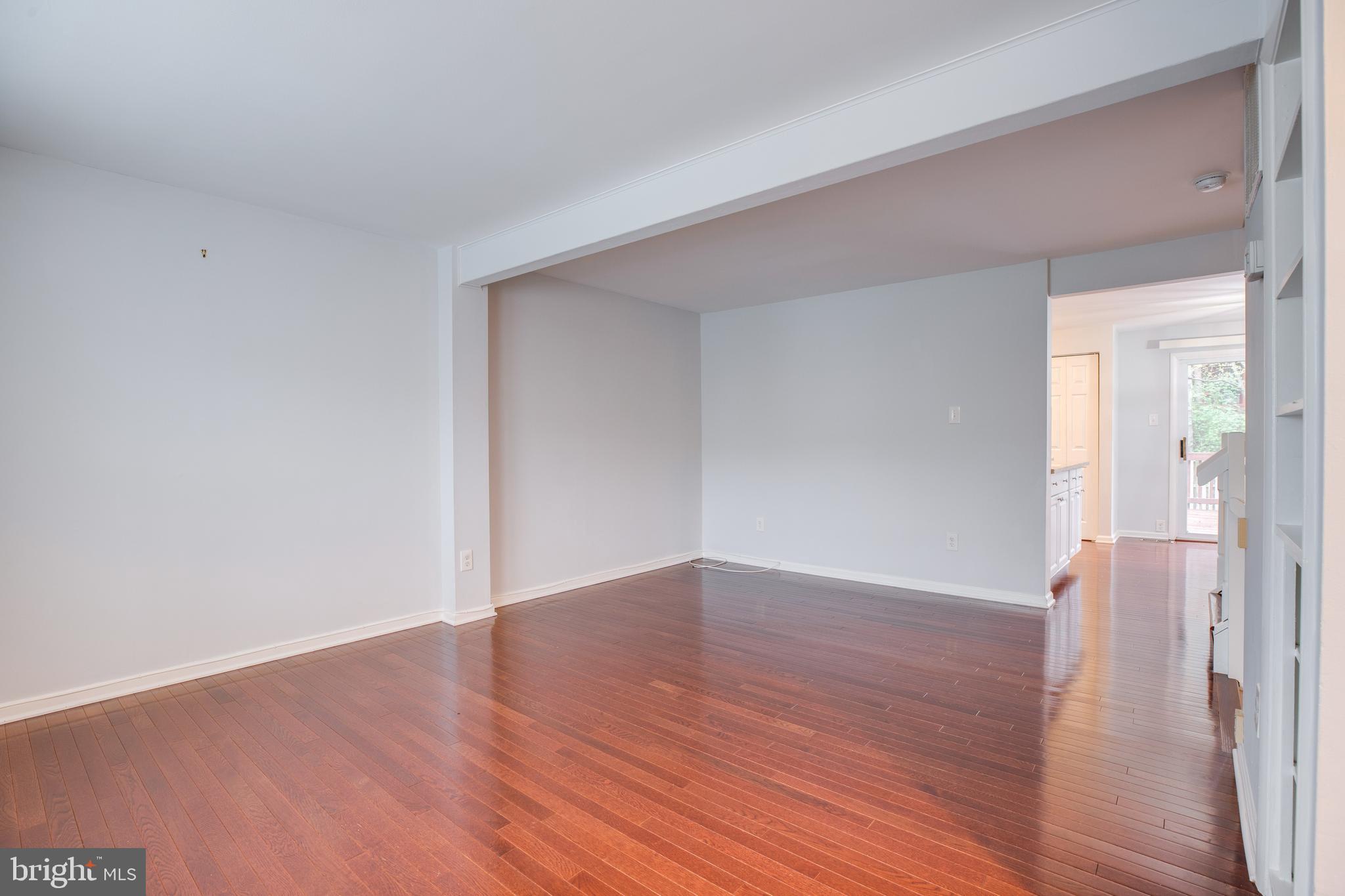 COURTS OF TYSONS - Residential