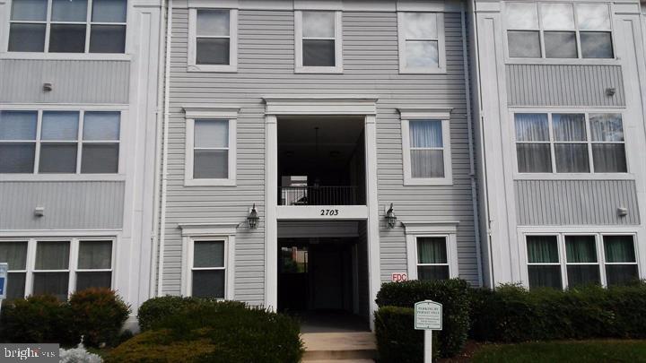 Fantastic condo with 2 bedrooms and 2 full bathrooms. Open galley style kitchen w/ breakfast bar. Spacious and bright living room and dinning areas. Great space for entertaining. Beautiful green interior view off the 2nd story balcony. Assigned parking. A/C Replaced in 2016. New Hot Water Heater. New Carpeting . Community Pool, Tennis courts, Large fields and play areas. Close Proximity to a golf course, Shopping, Restaurants, Starbucks, Metro, ICC and more...