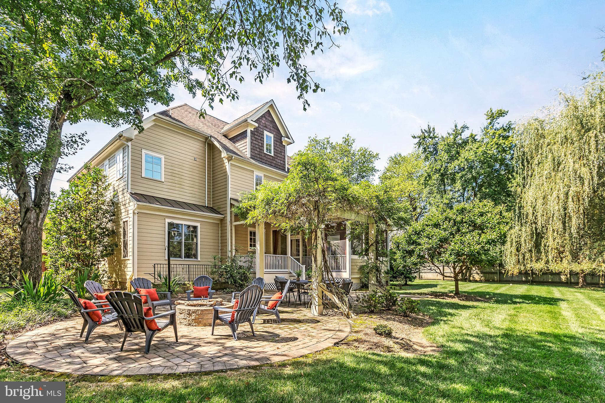 PINE KNOLLS - Residential