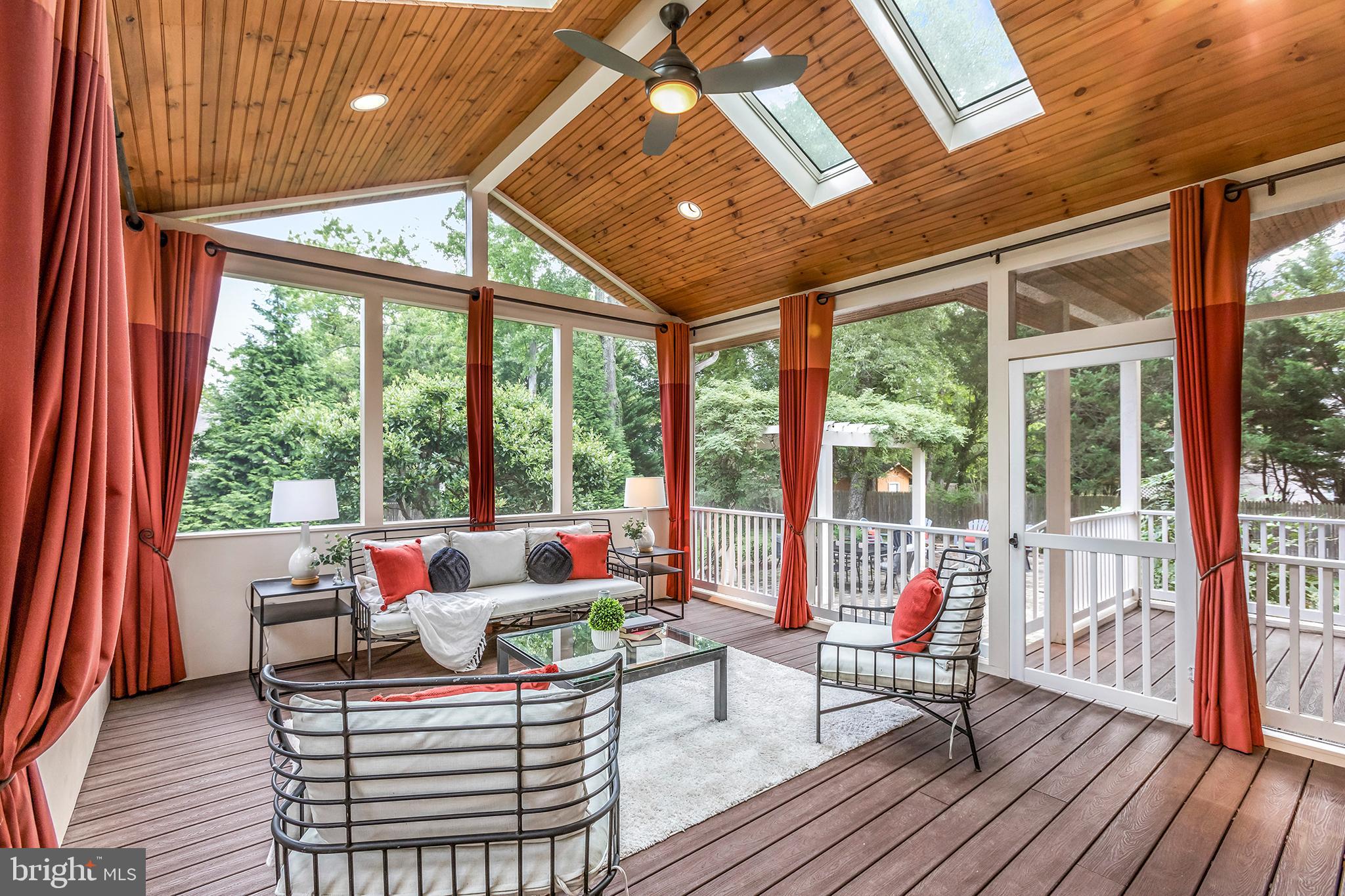 PINE KNOLLS - Residential