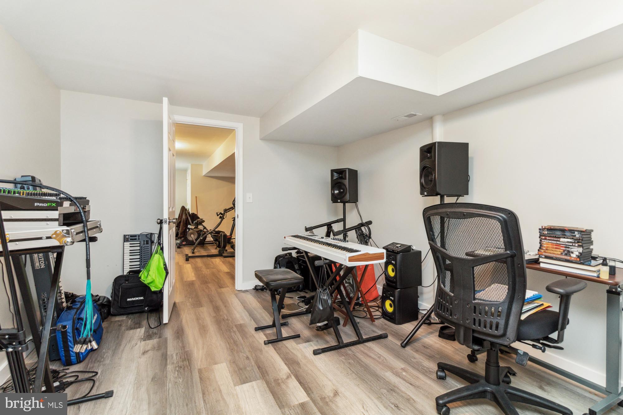 CHADWICK MANOR - Residential