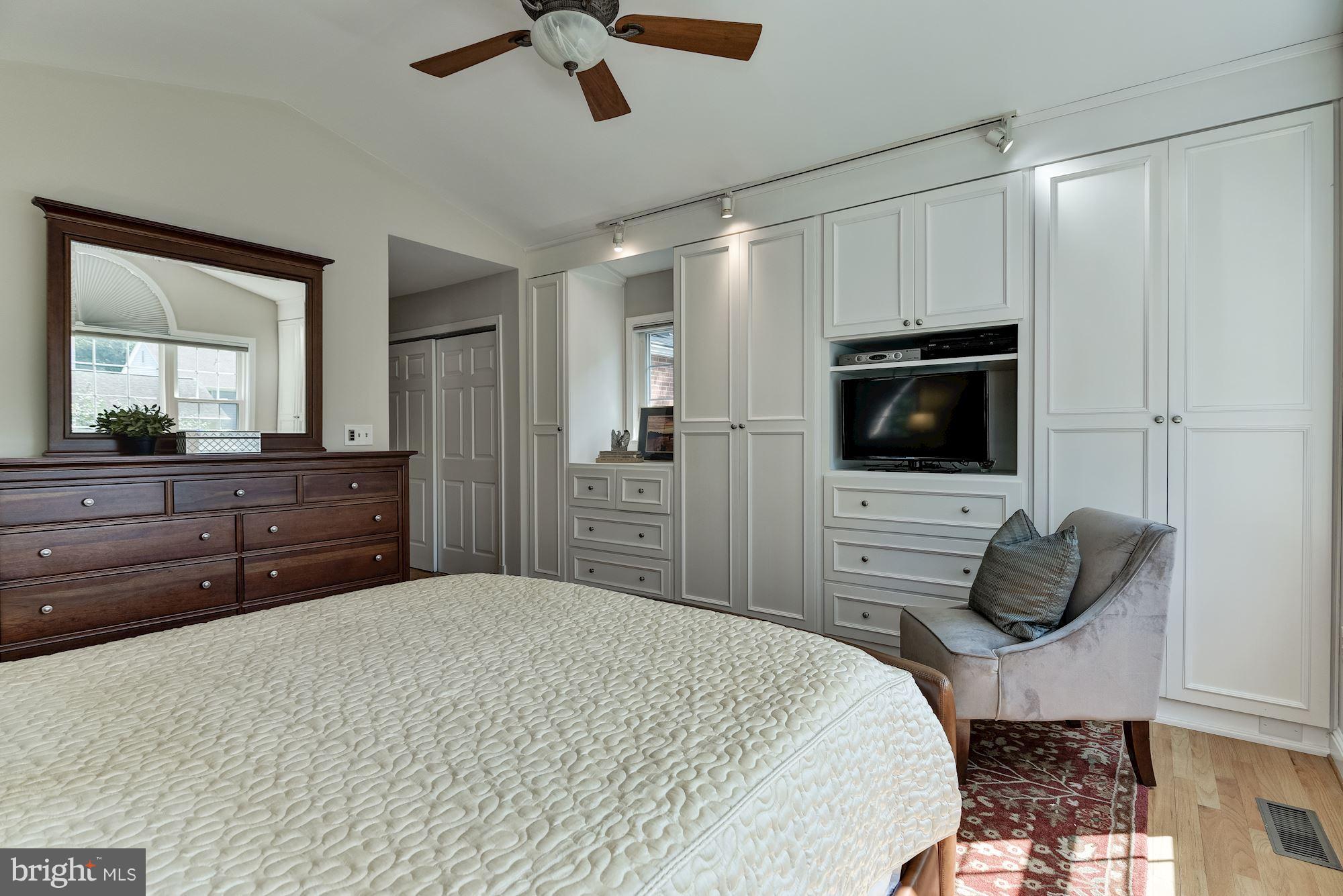 OAKMONT - Residential