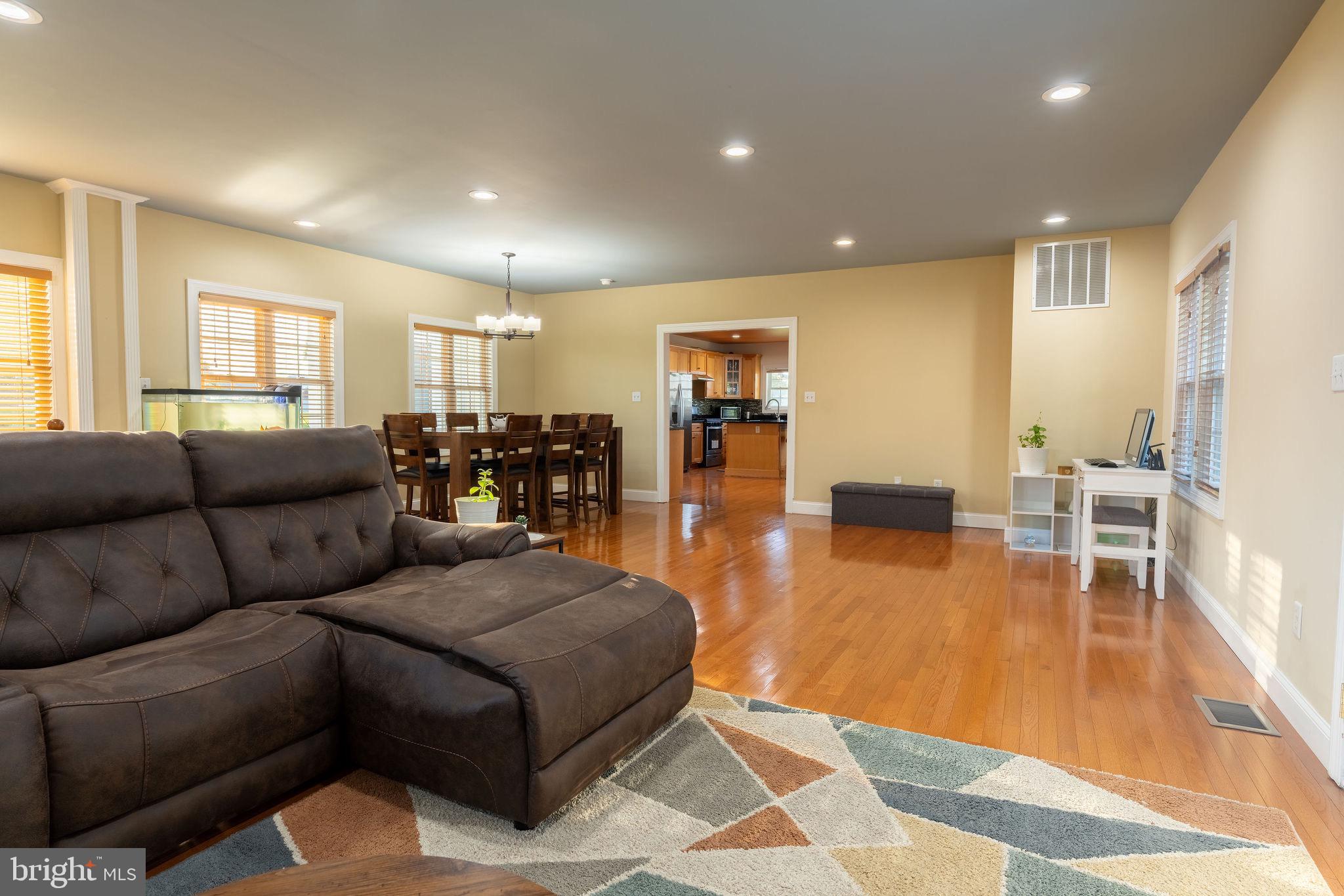 DAMASCUS OUTSIDE - Residential