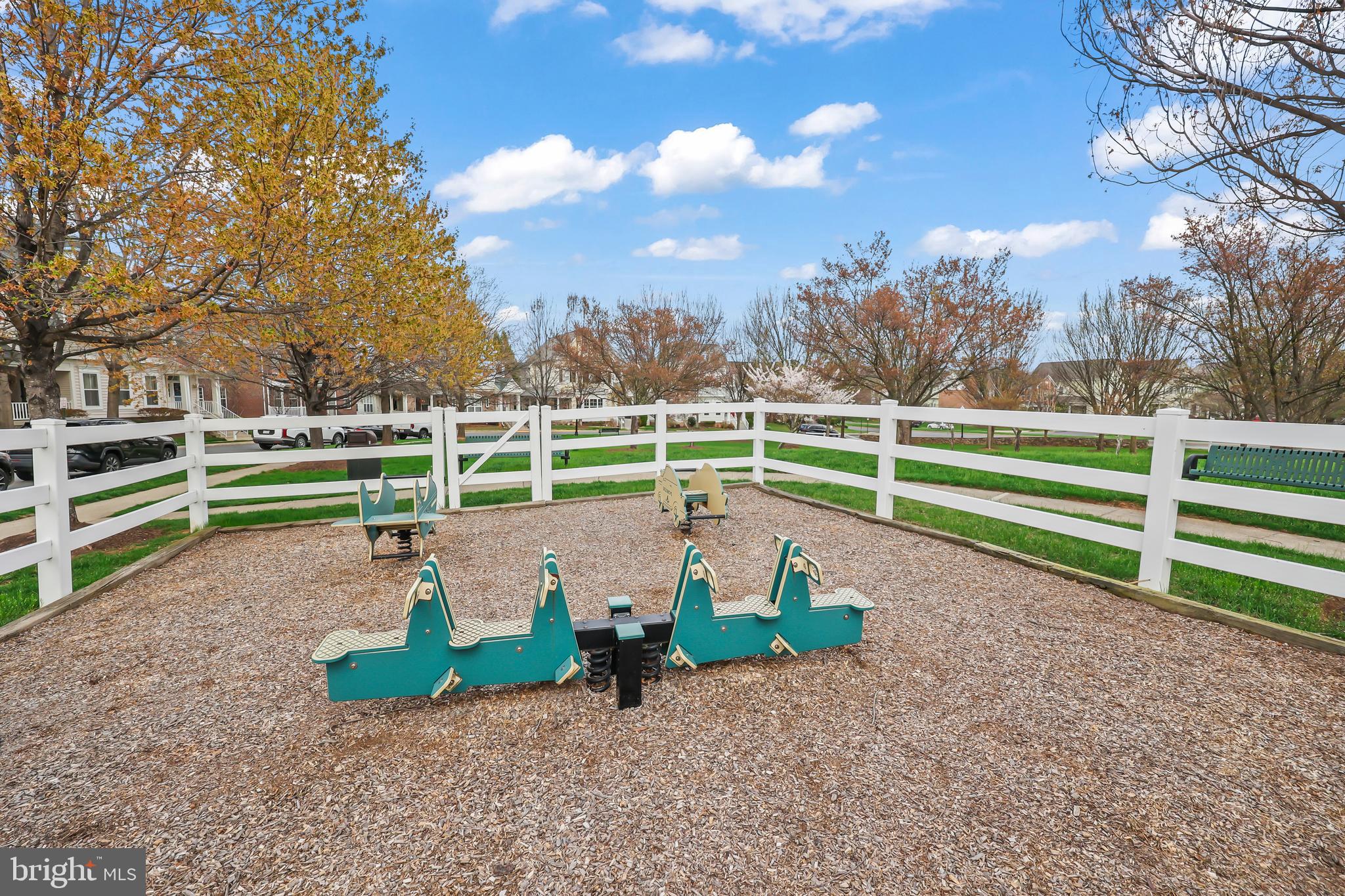 ROUND HILL - Residential