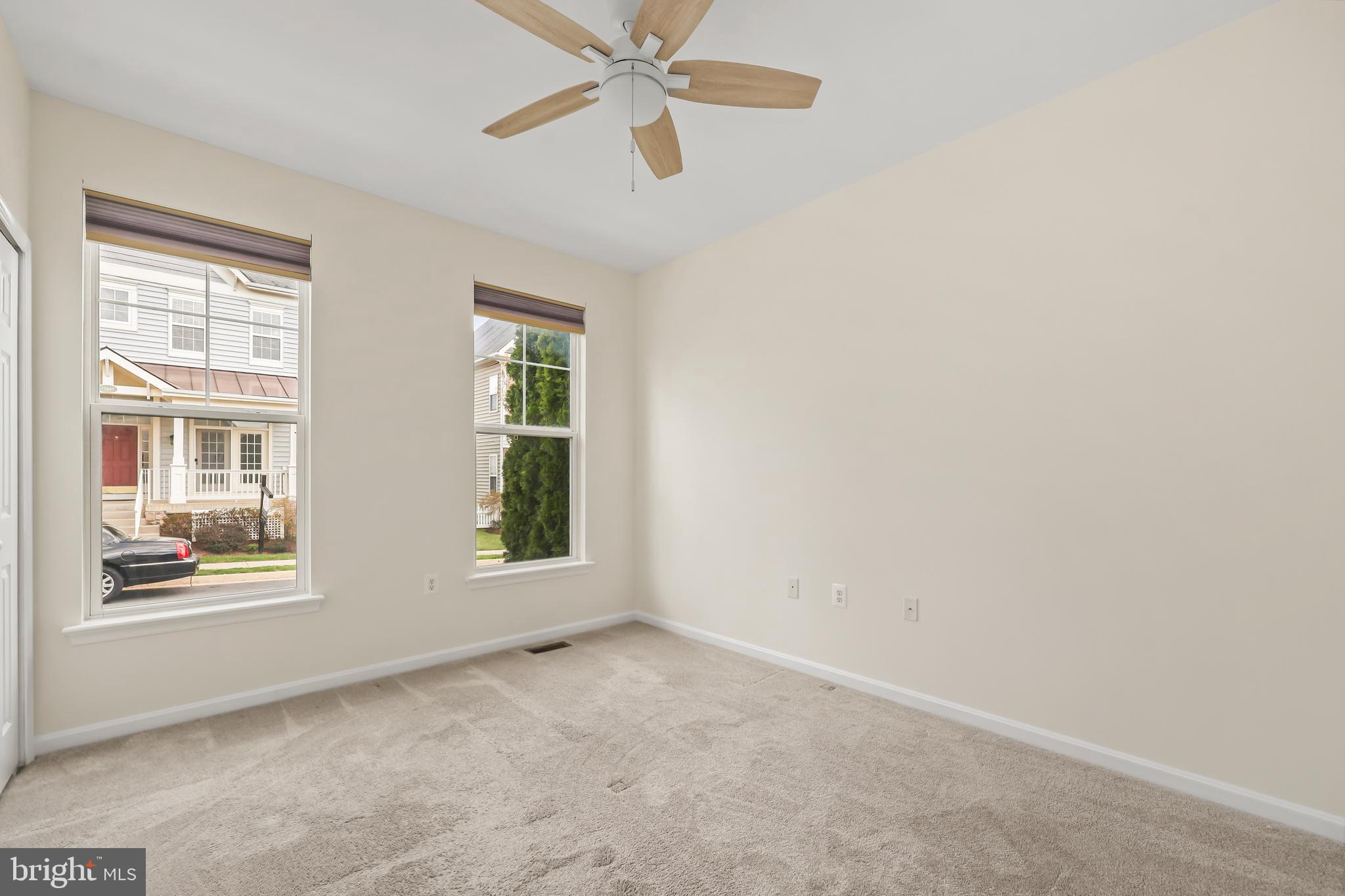 ROUND HILL - Residential