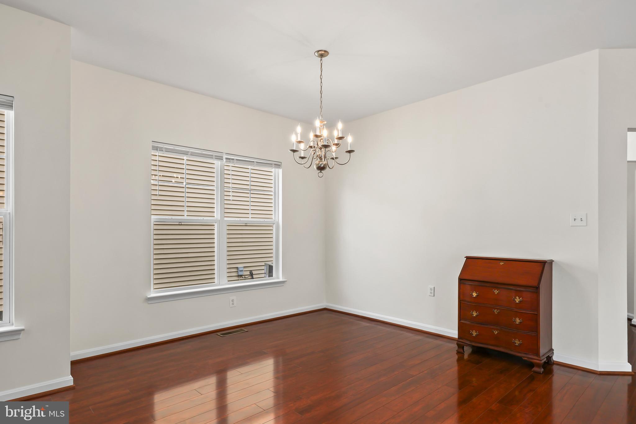 ROUND HILL - Residential