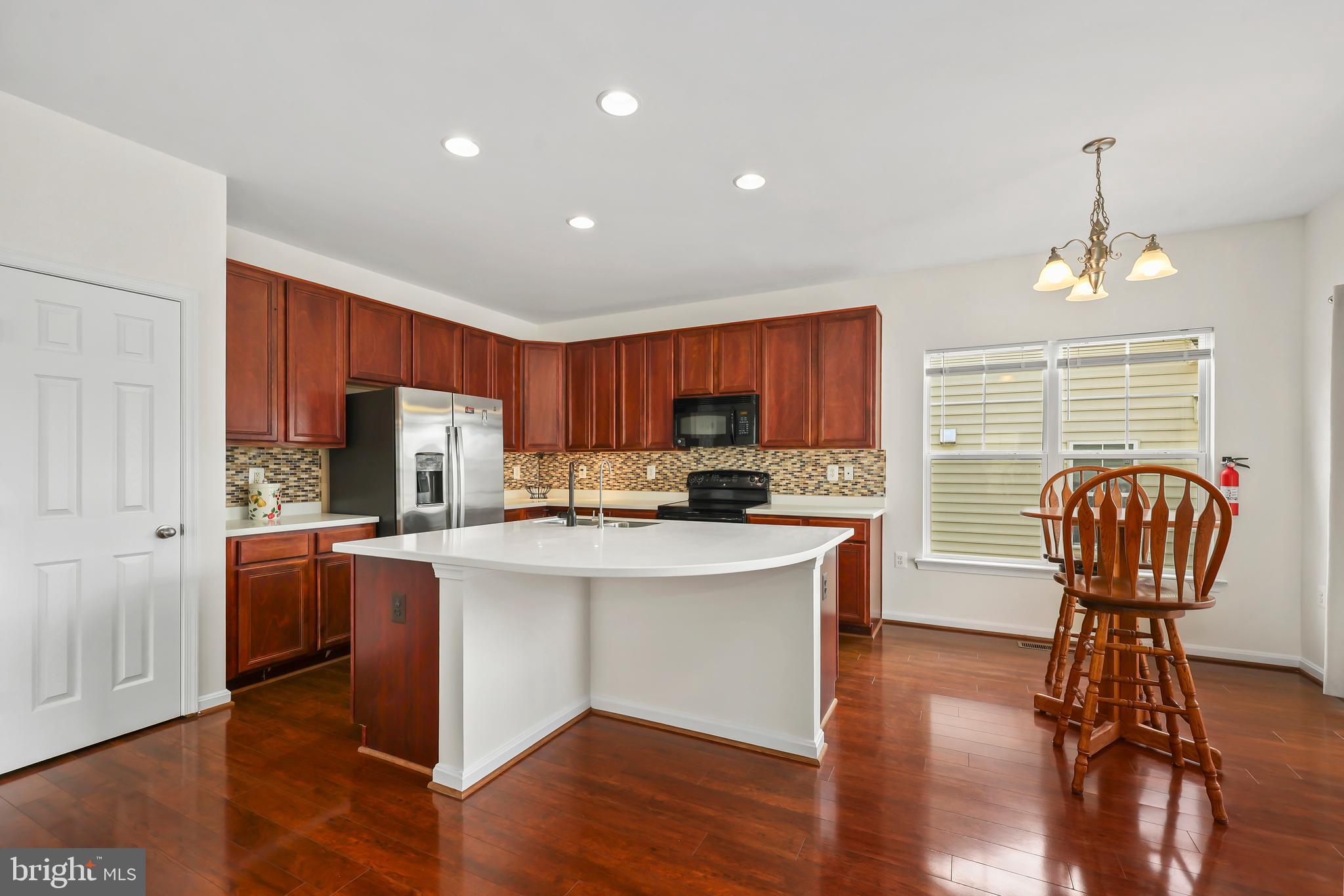 ROUND HILL - Residential