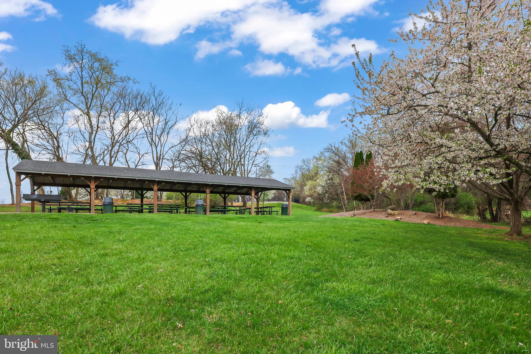 ROUND HILL - Residential