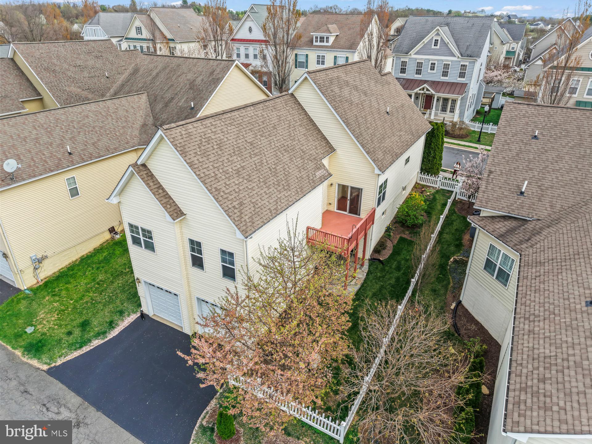 ROUND HILL - Residential