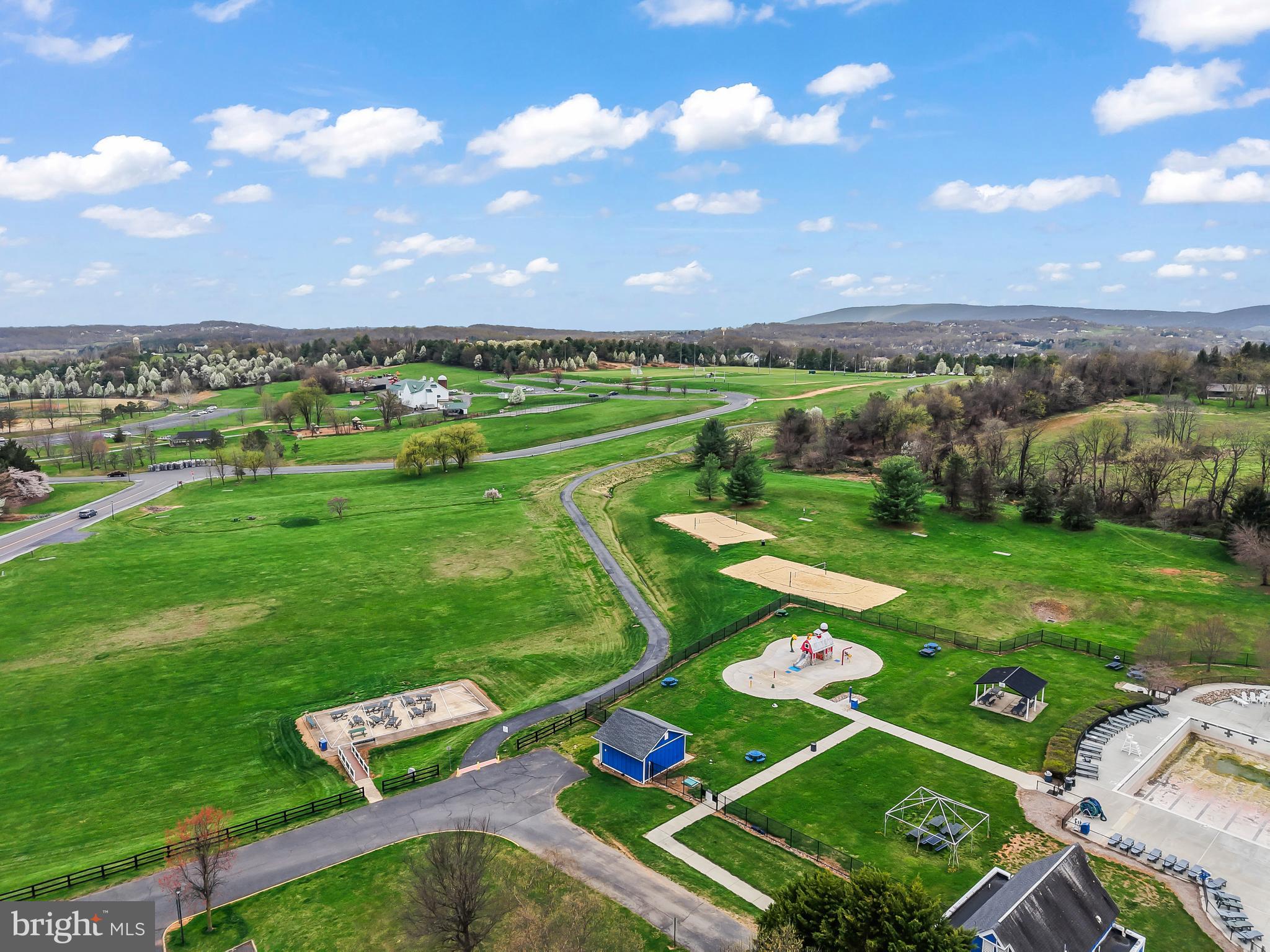 ROUND HILL - Residential