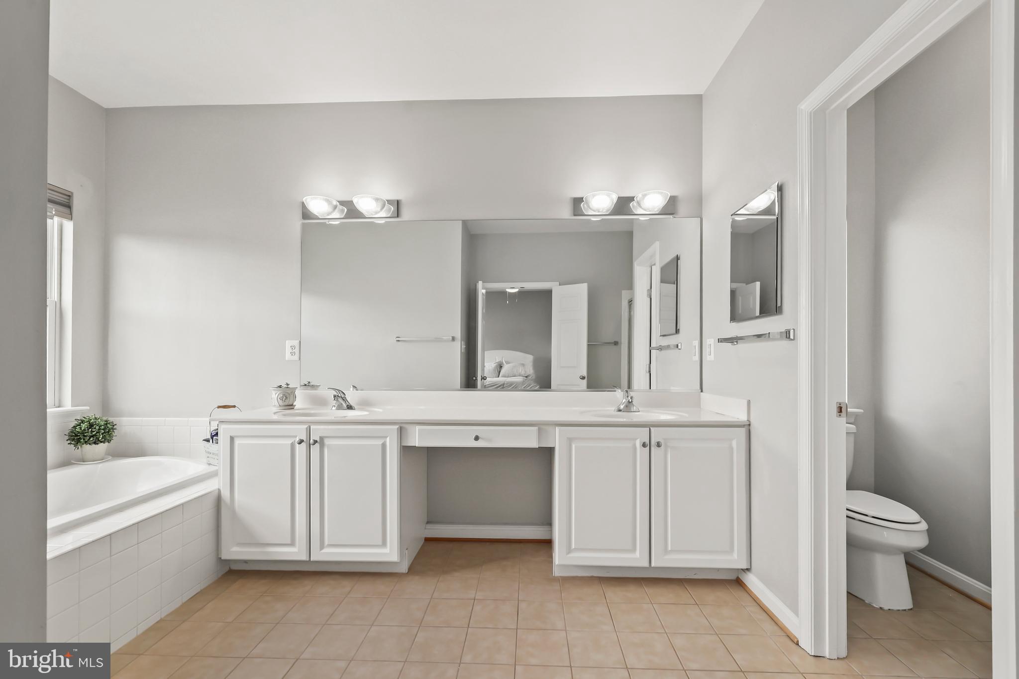 ROUND HILL - Residential