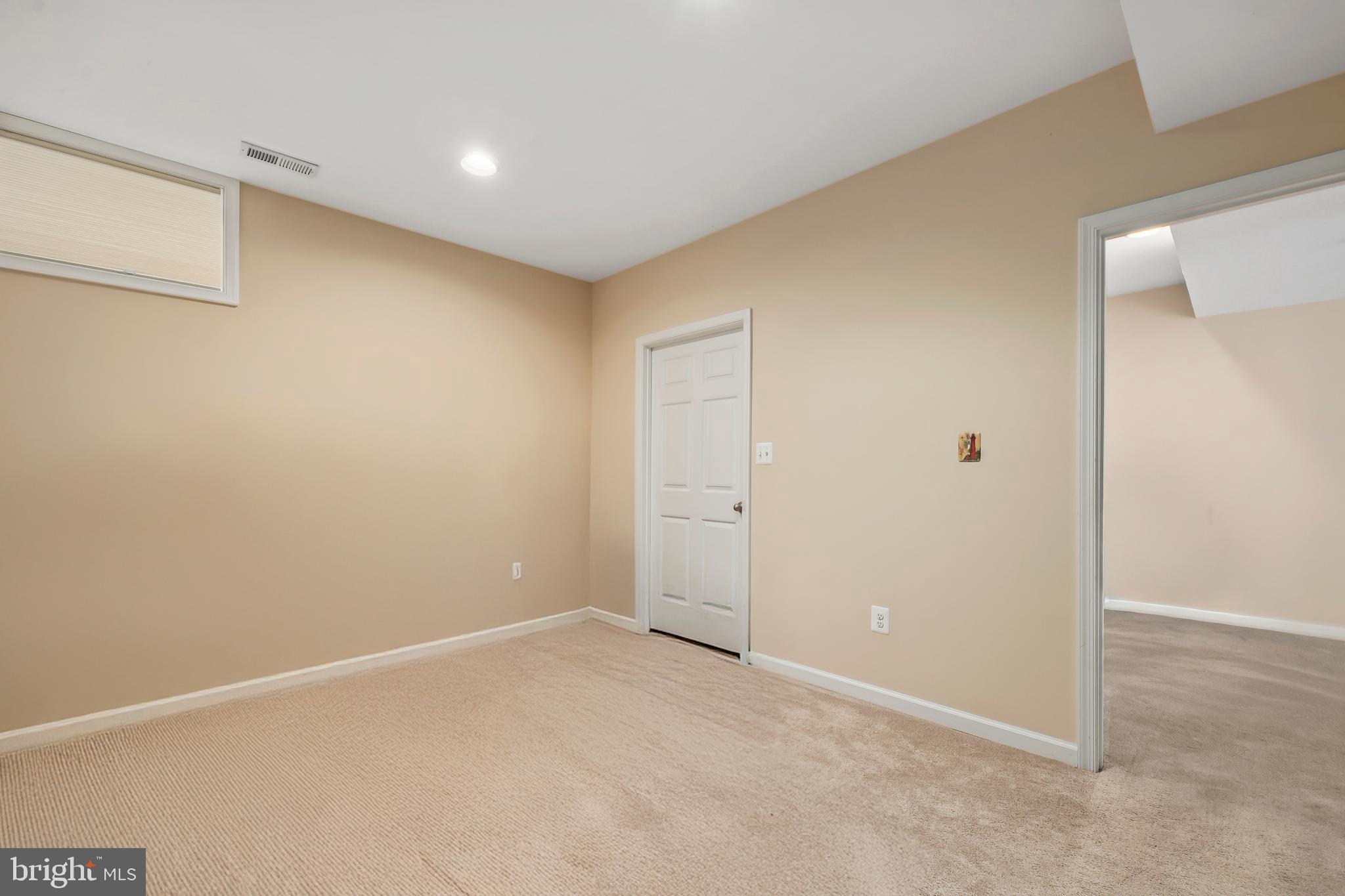 ROUND HILL - Residential