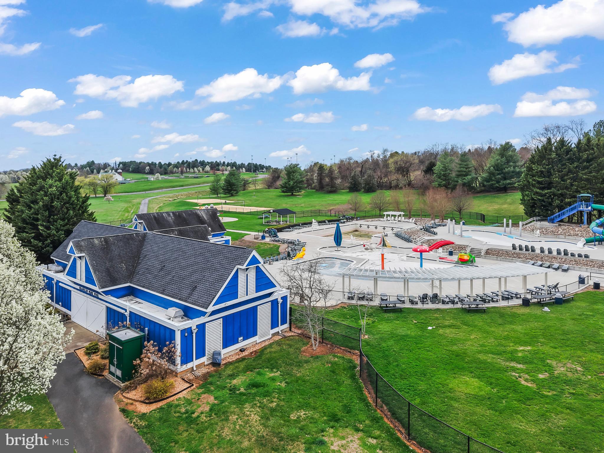 ROUND HILL - Residential