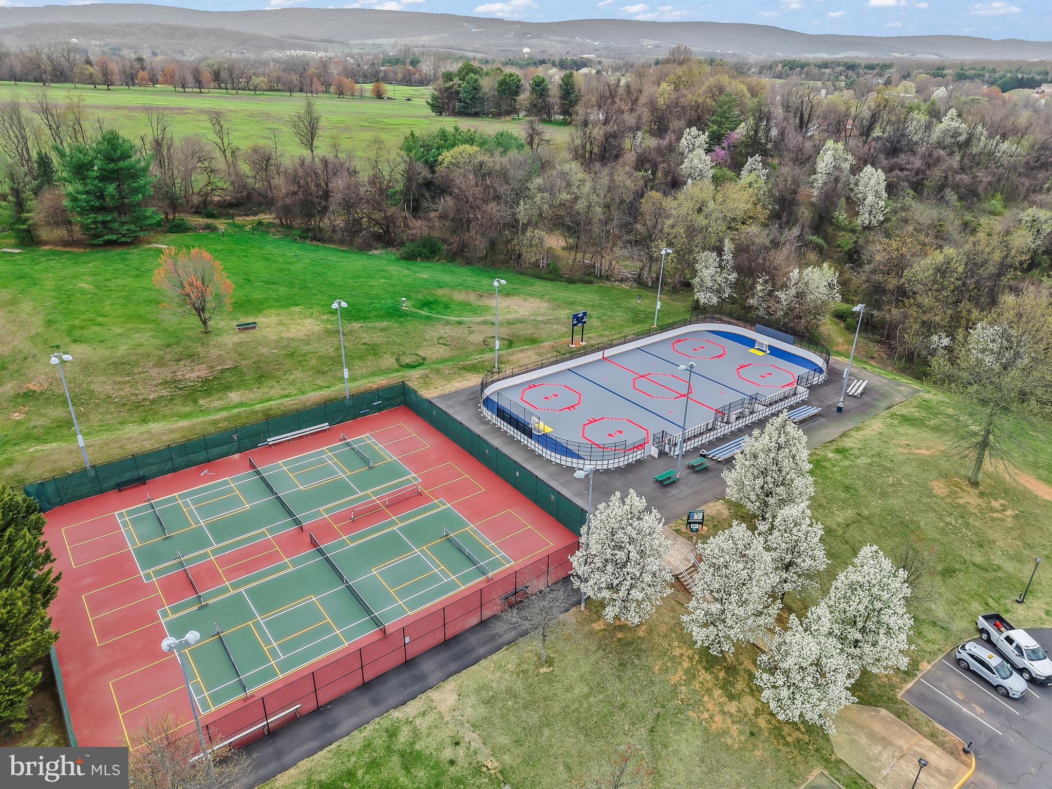 ROUND HILL - Residential