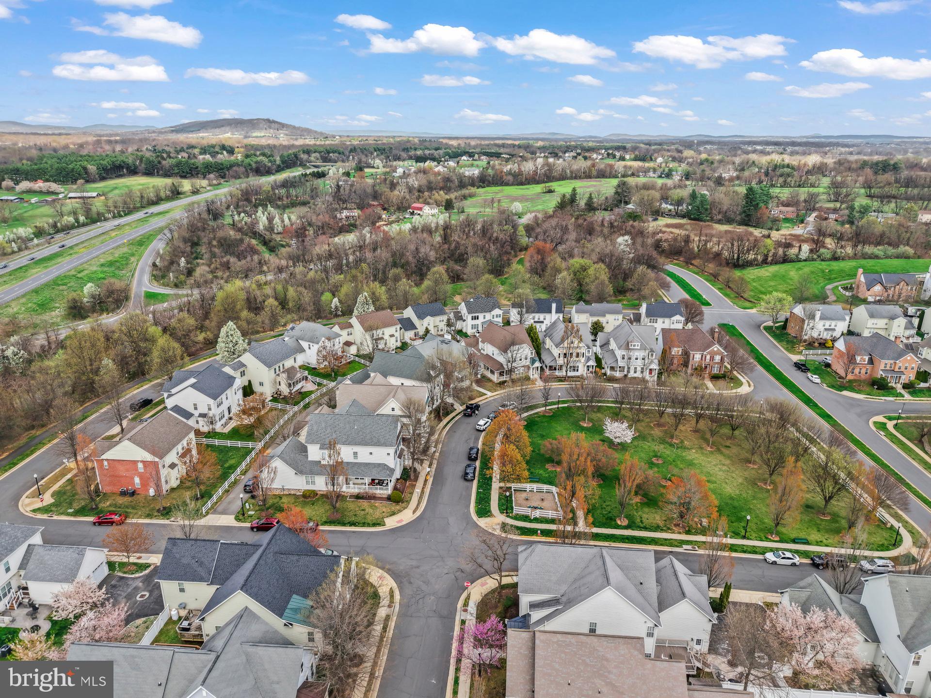 ROUND HILL - Residential