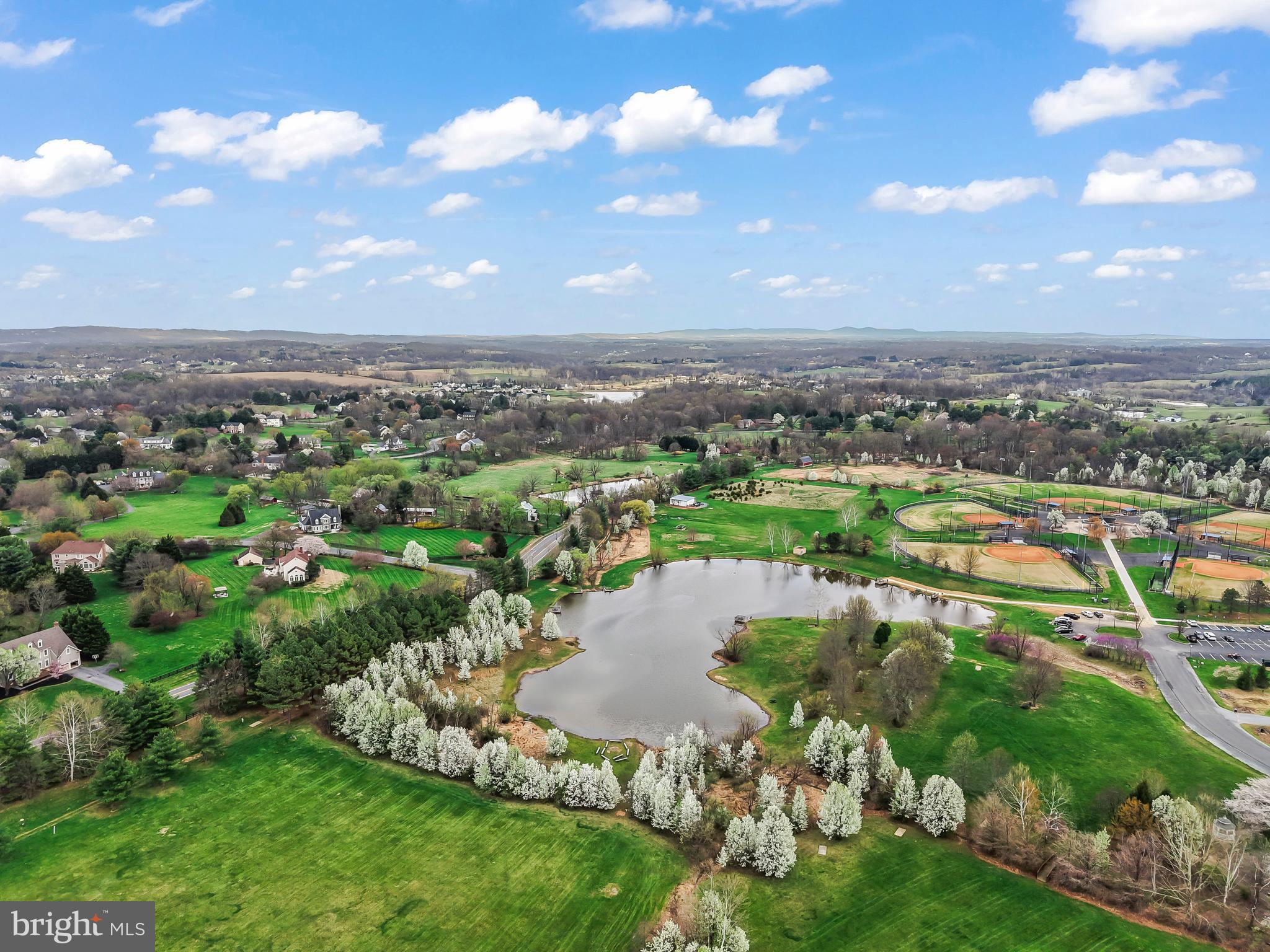 ROUND HILL - Residential