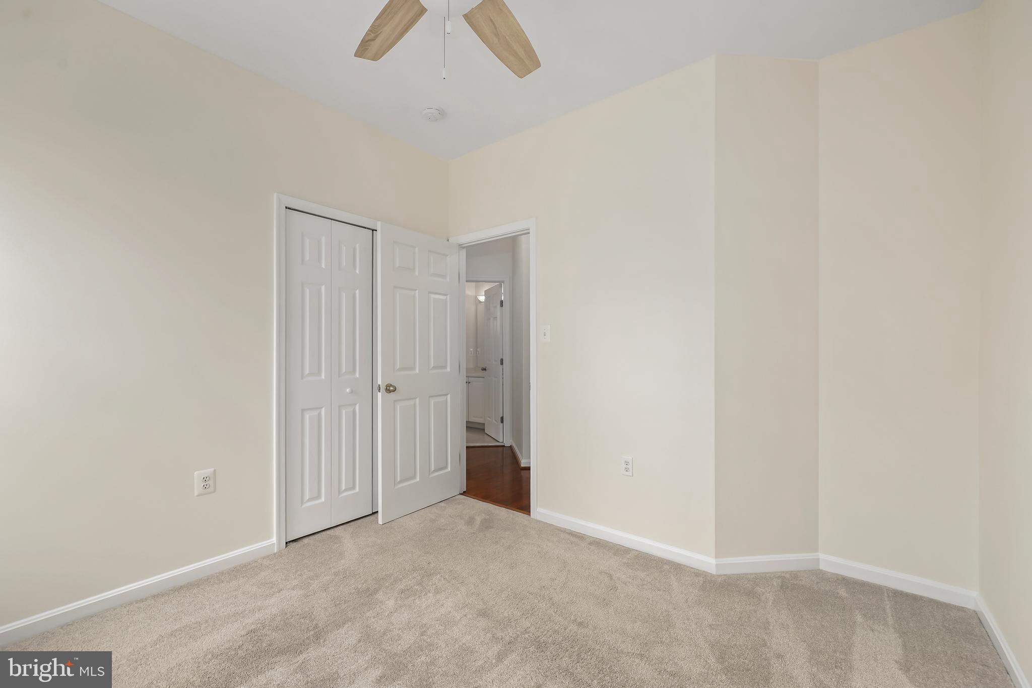 ROUND HILL - Residential