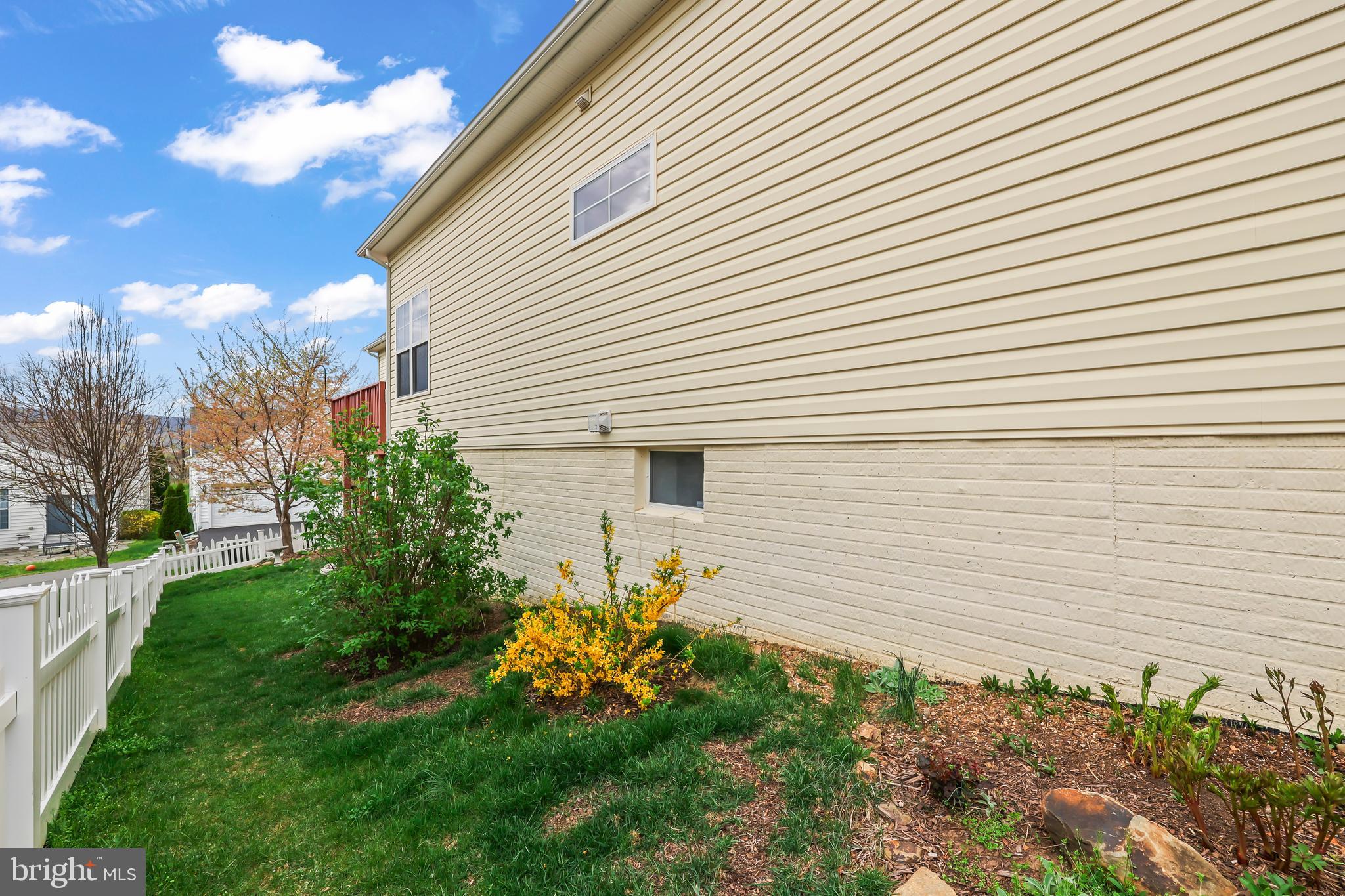 ROUND HILL - Residential