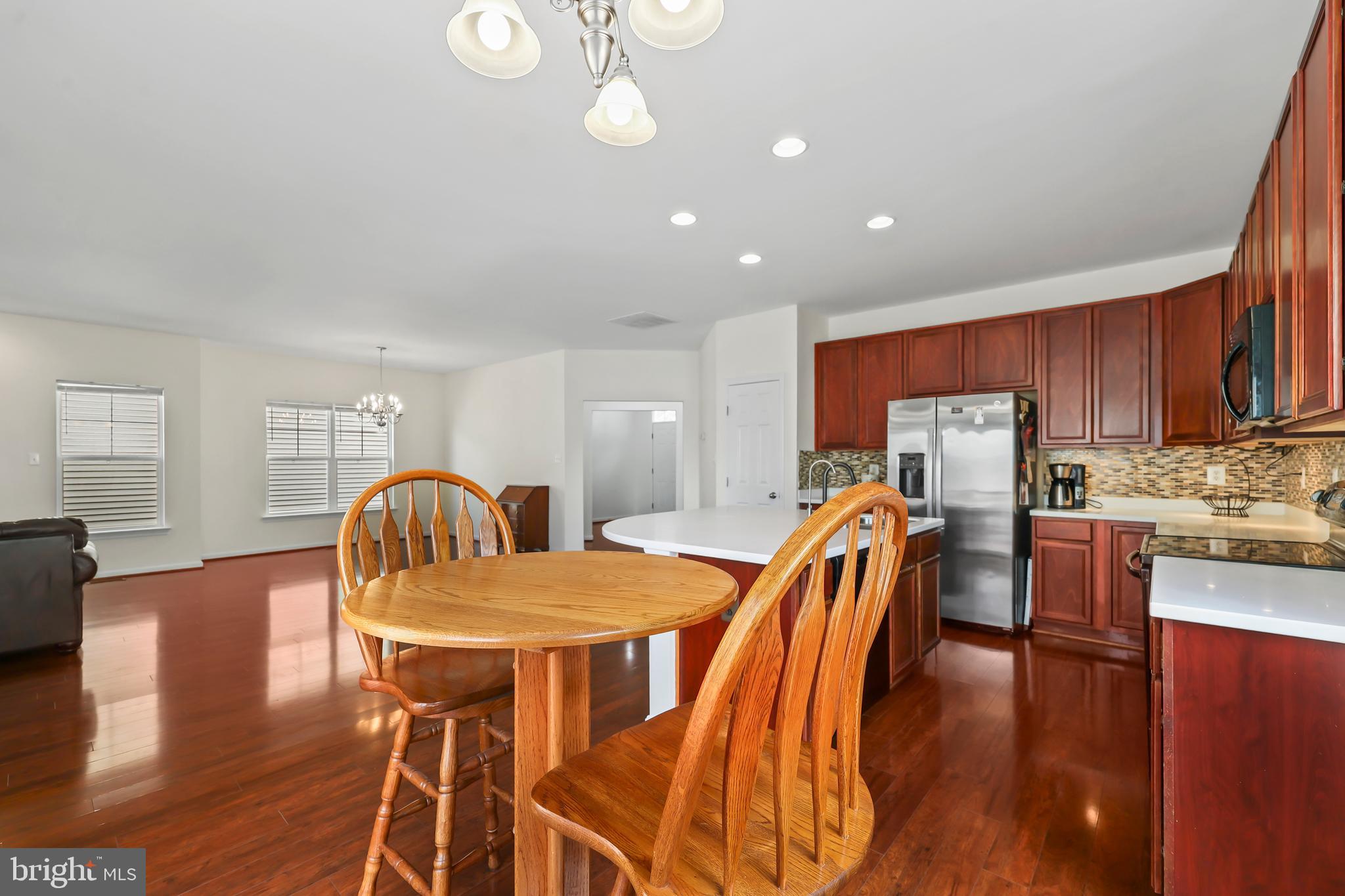 ROUND HILL - Residential