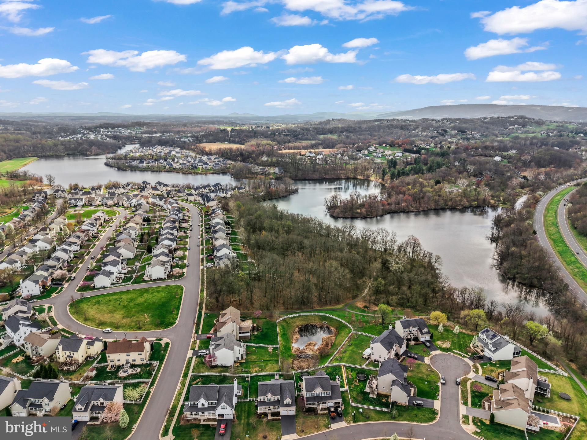 ROUND HILL - Residential