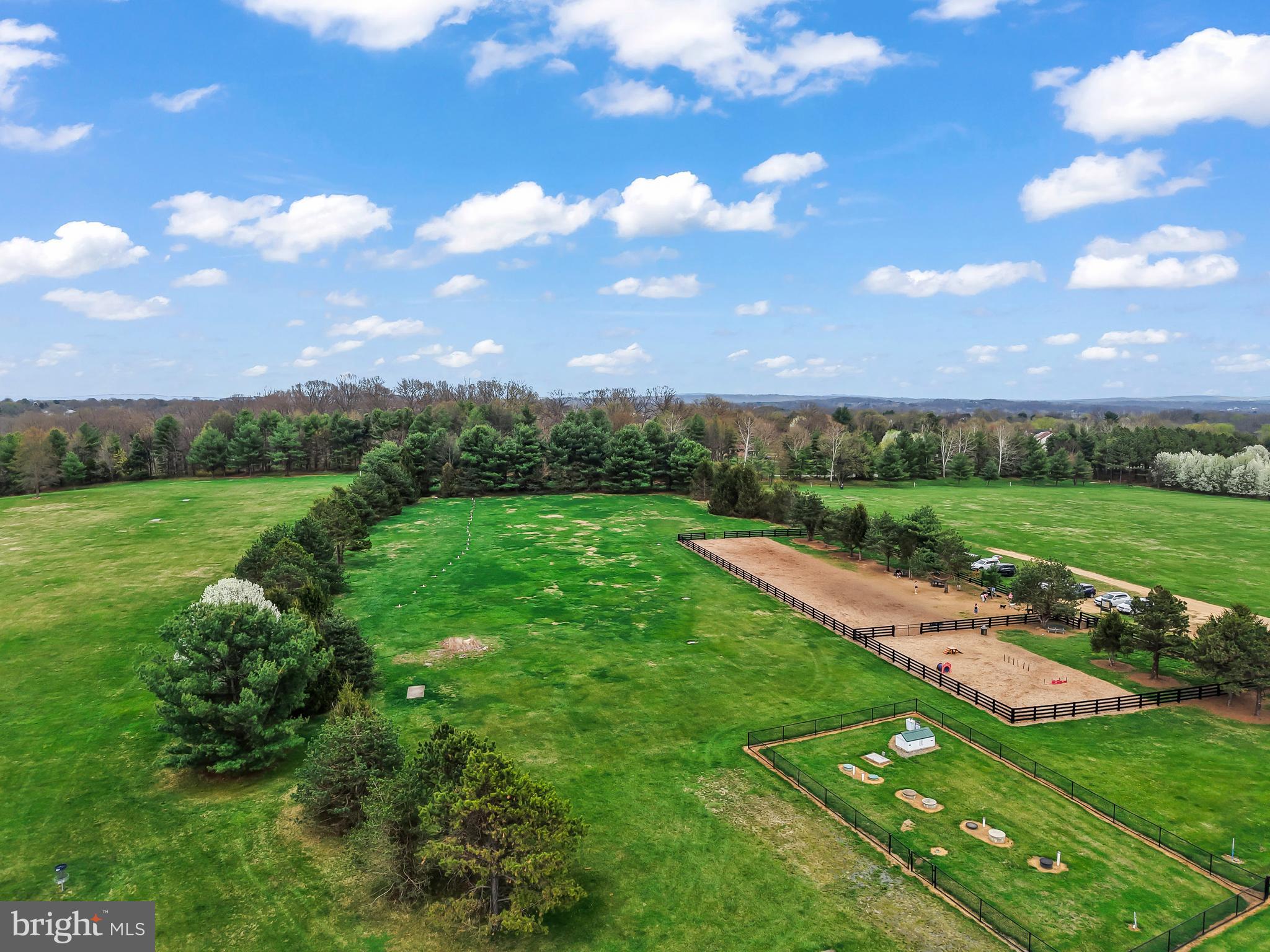 ROUND HILL - Residential