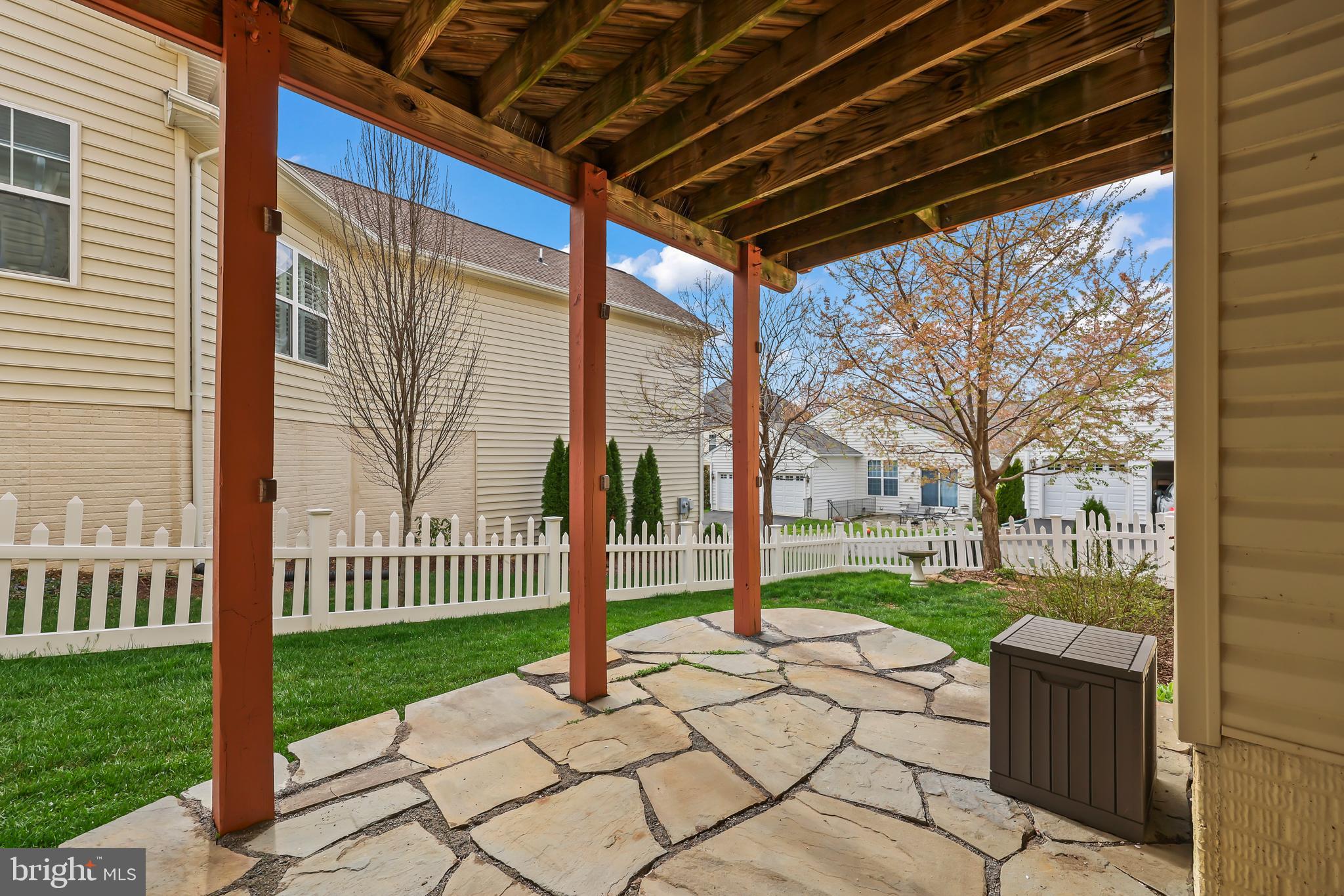 ROUND HILL - Residential