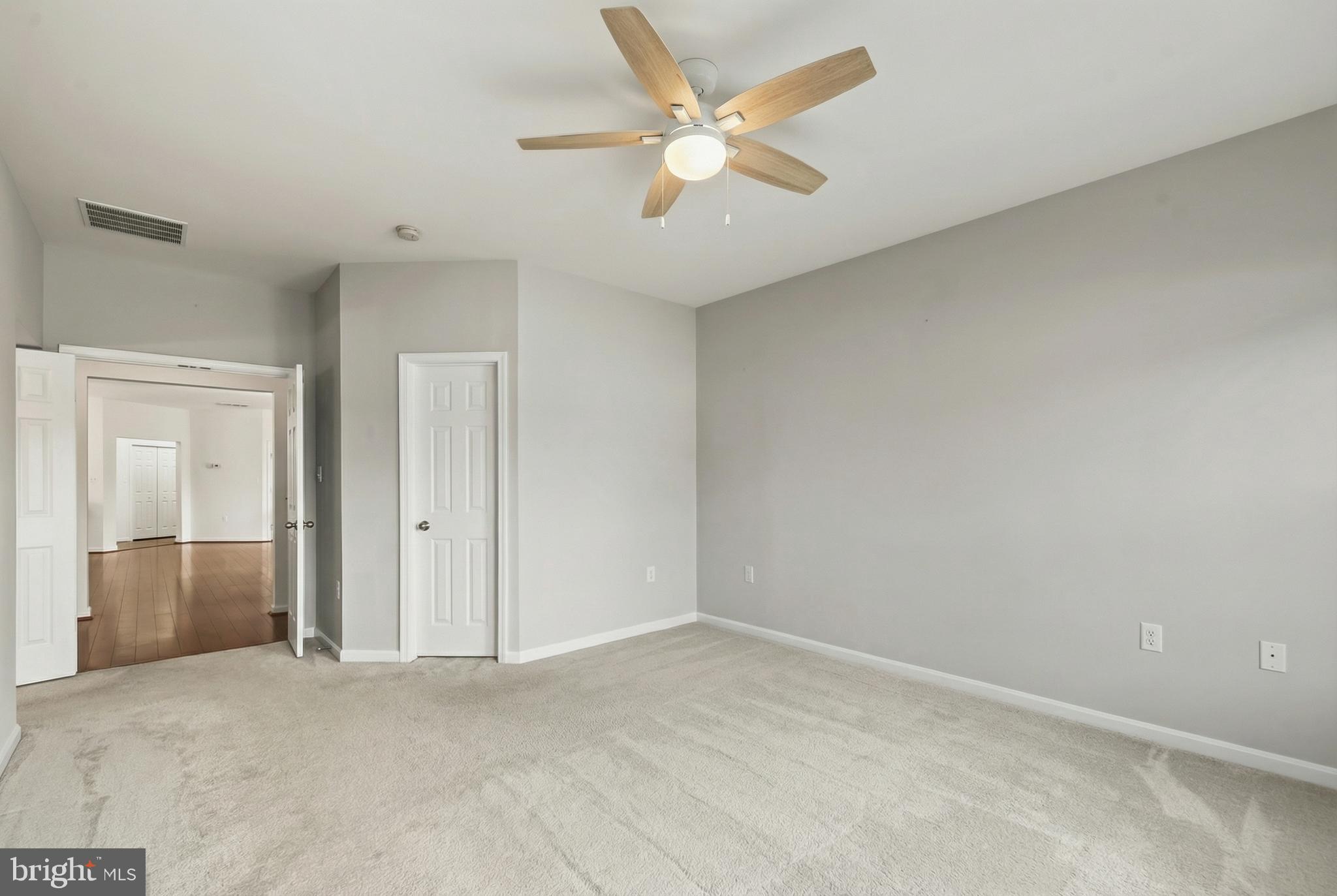 ROUND HILL - Residential