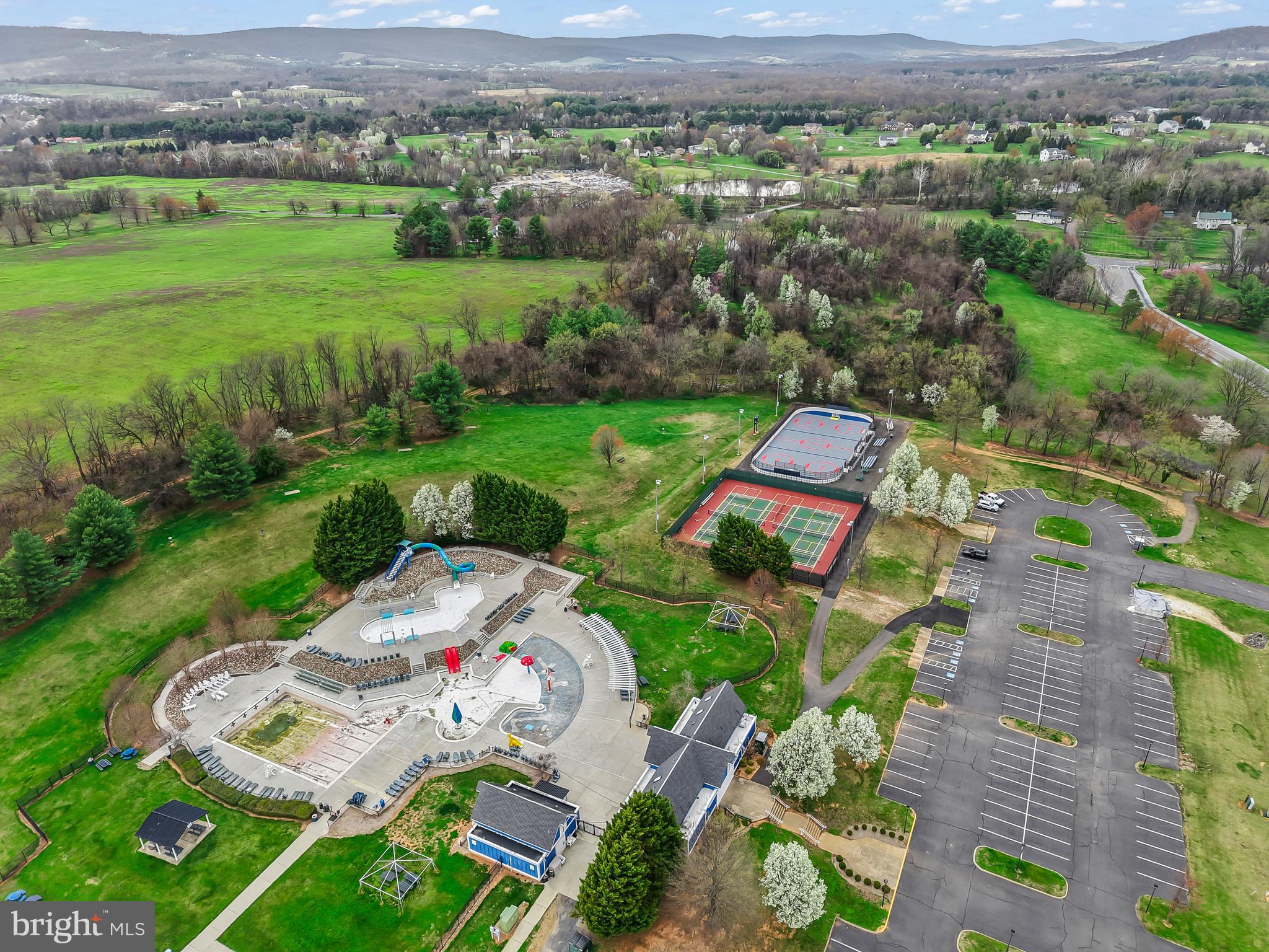 ROUND HILL - Residential