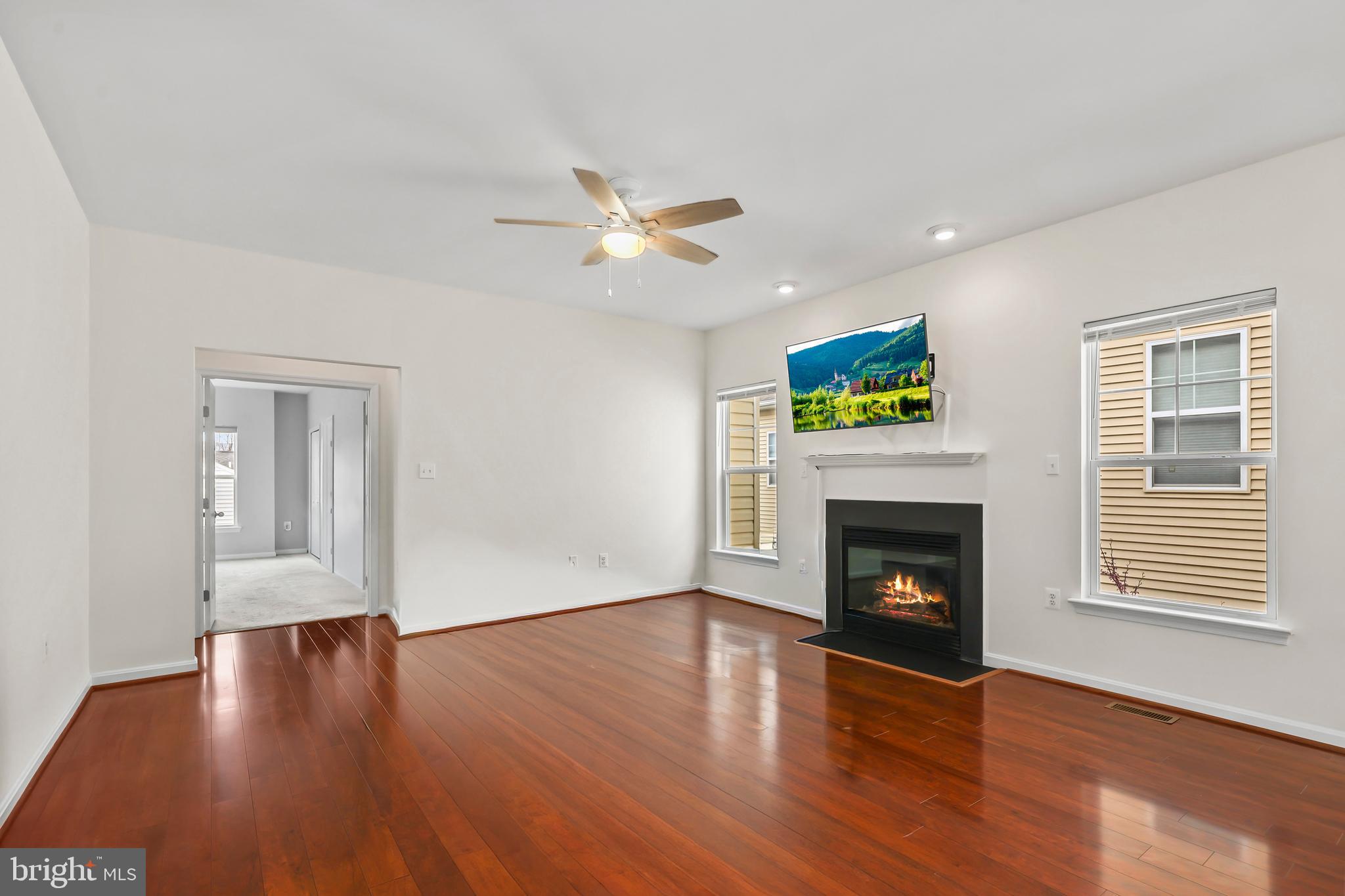 ROUND HILL - Residential