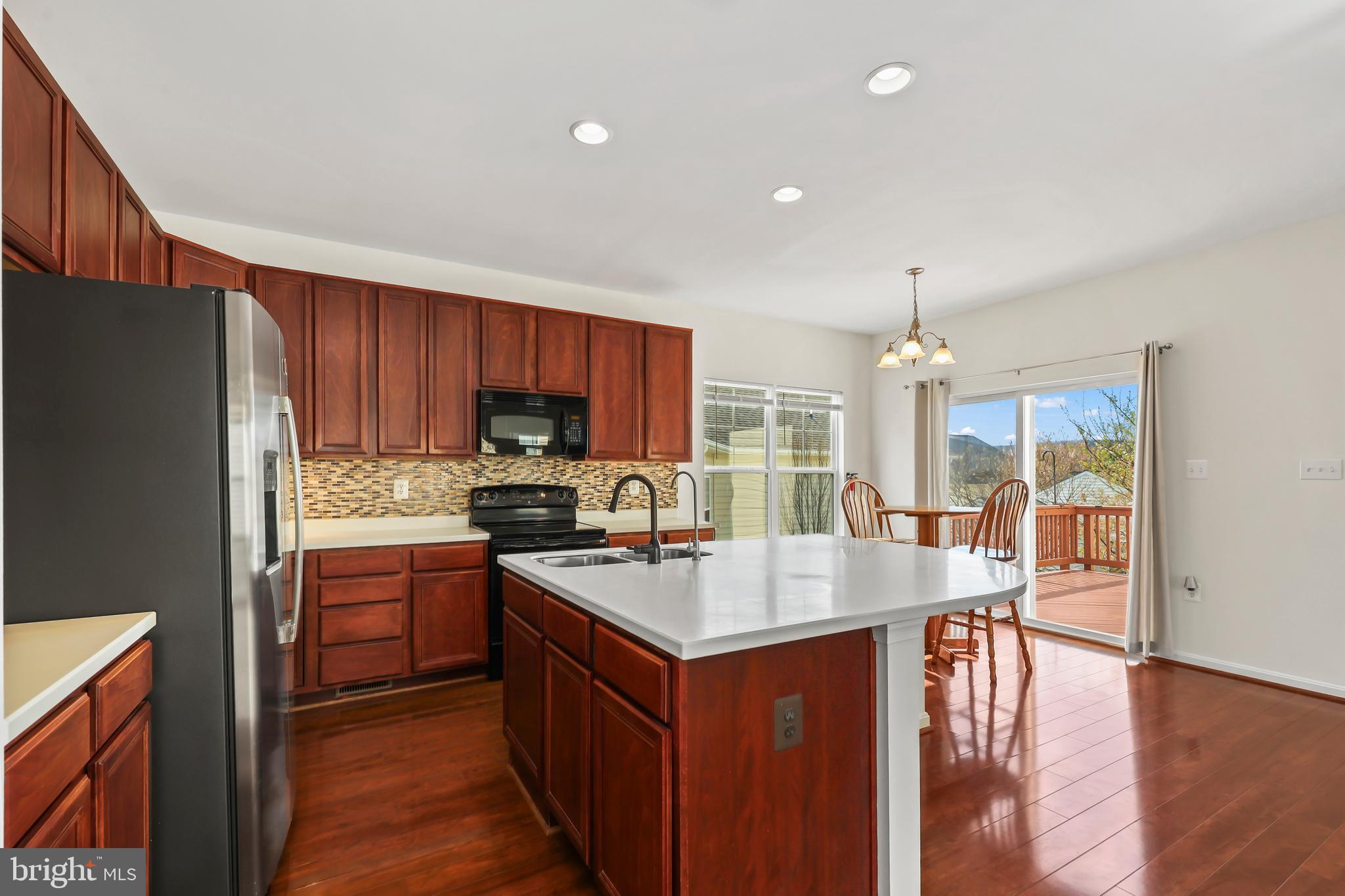 ROUND HILL - Residential